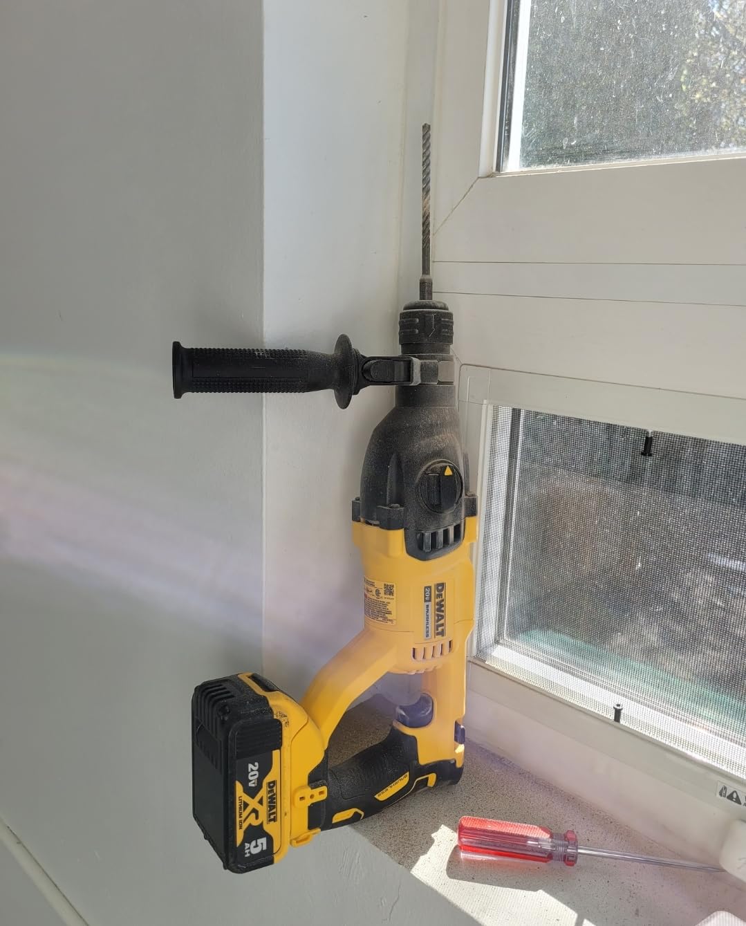 DEWALT 20V MAX SDS Plus 1 Inch Cordless Rotary Hammer with D-Handle, Bare Tool Only (DCH133B) customer photo 1