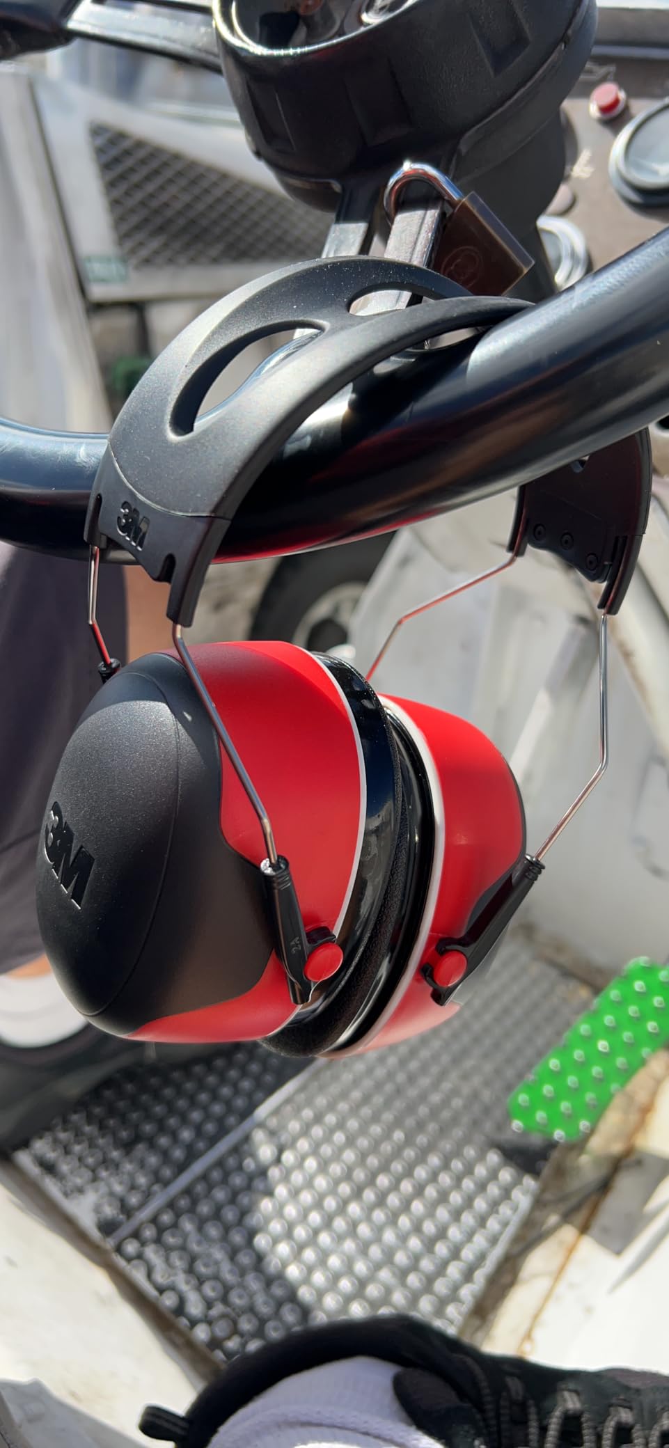 3M Pro-Grade Earmuff, Noise Reduction customer photo 2