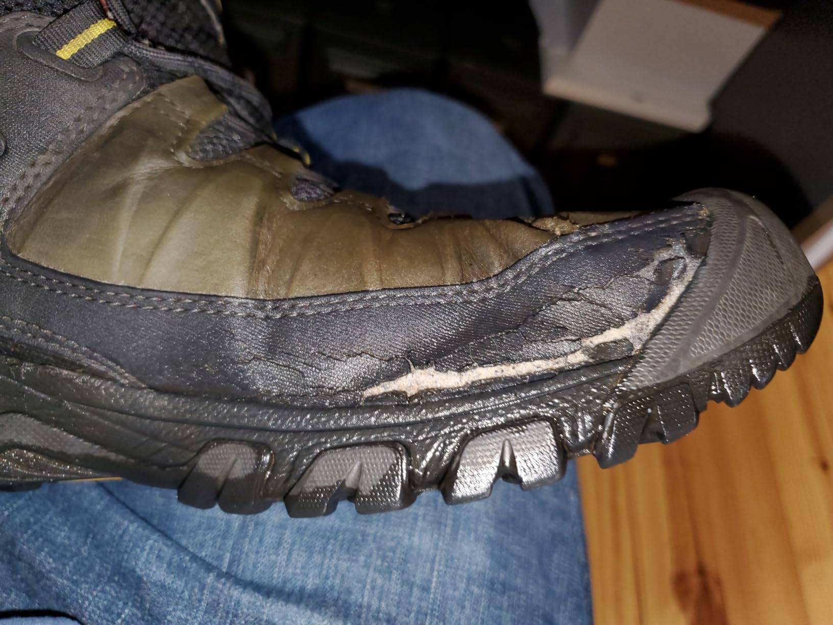 KEEN Men's Targhee 3 Mid Height Waterproof Hiking Boots, Black Olive/Golden Brown, 9.5 Wide US customer photo 2