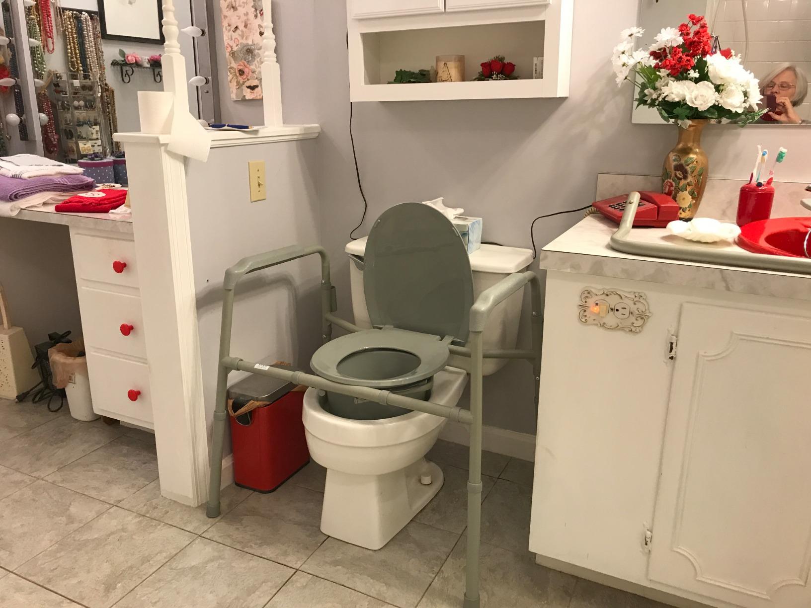 Vive Bariatric Bedside 3-in-1 Commode 500 lb Capacity - Portable Folding customer photo 1