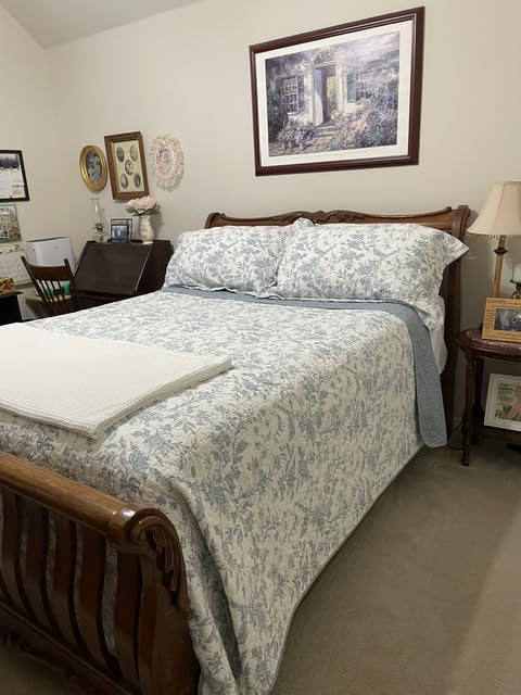 Laura Ashley - Queen Quilt Set, Soft & Lightweight Toile Bedding with Matching Shams, Reversible Floral Room Decor, College Dorm Room Essentials (Amberley Blue) customer photo 1