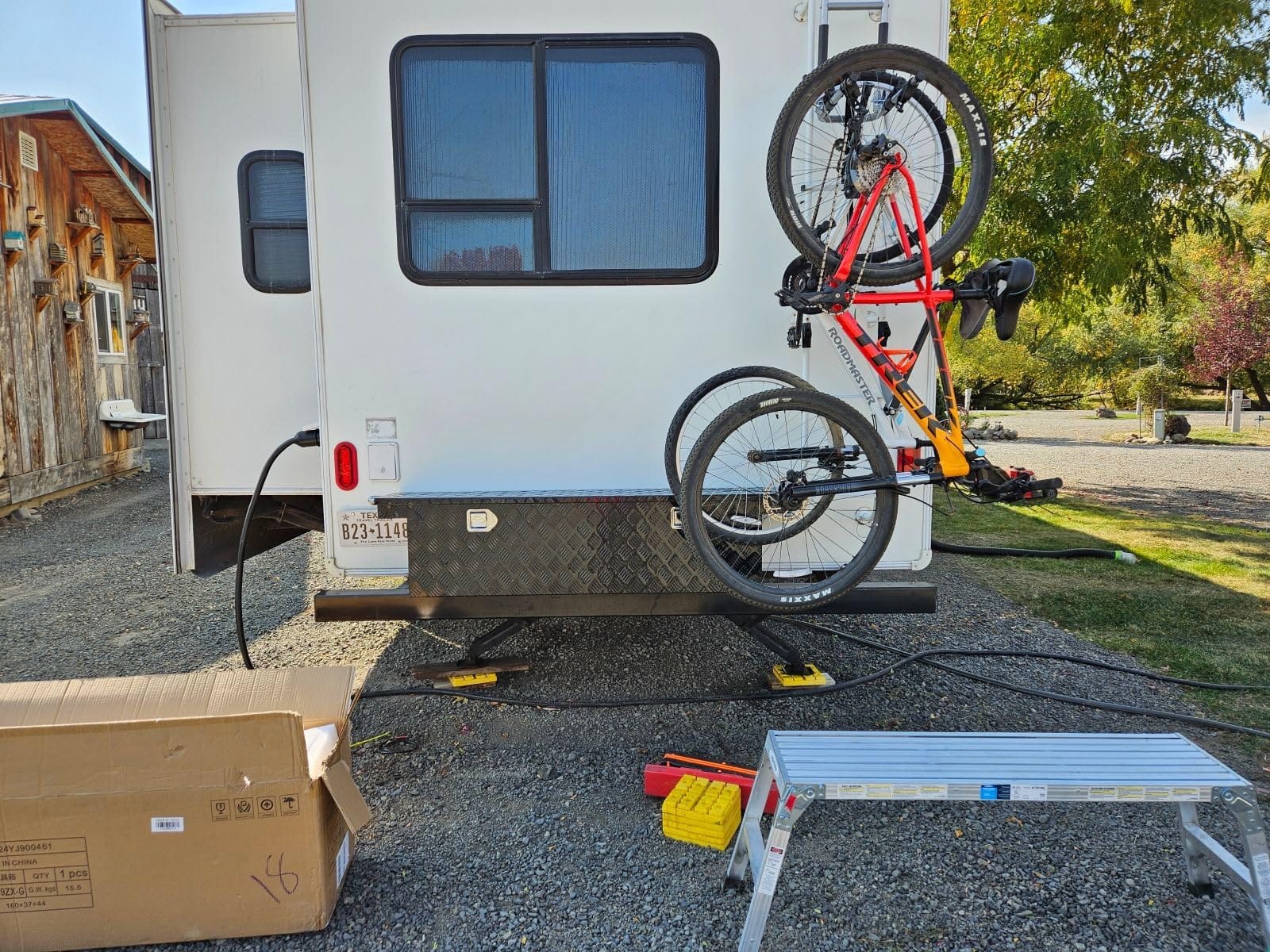 Camco RV Camper Ladder Mount Folding Bike Rack, Heavy-Duty Steel, 51492 customer photo 2