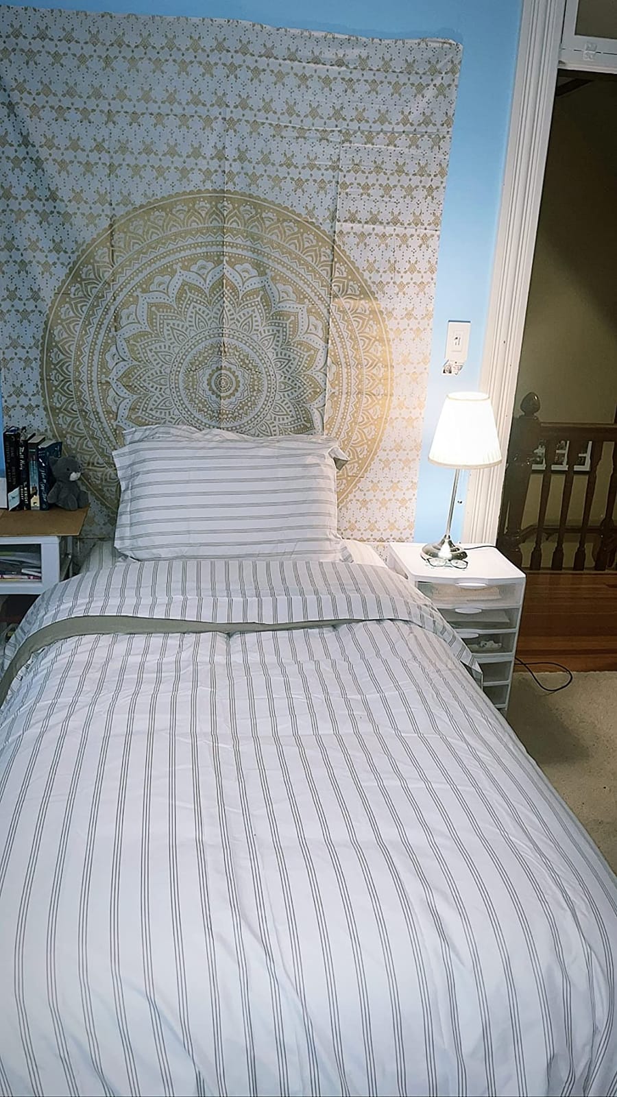 Amazon Basics White Down Alternative Comforter and Duvet Insert with Corner Tabs, Machine Washable, Full/Queen, Light customer photo 2