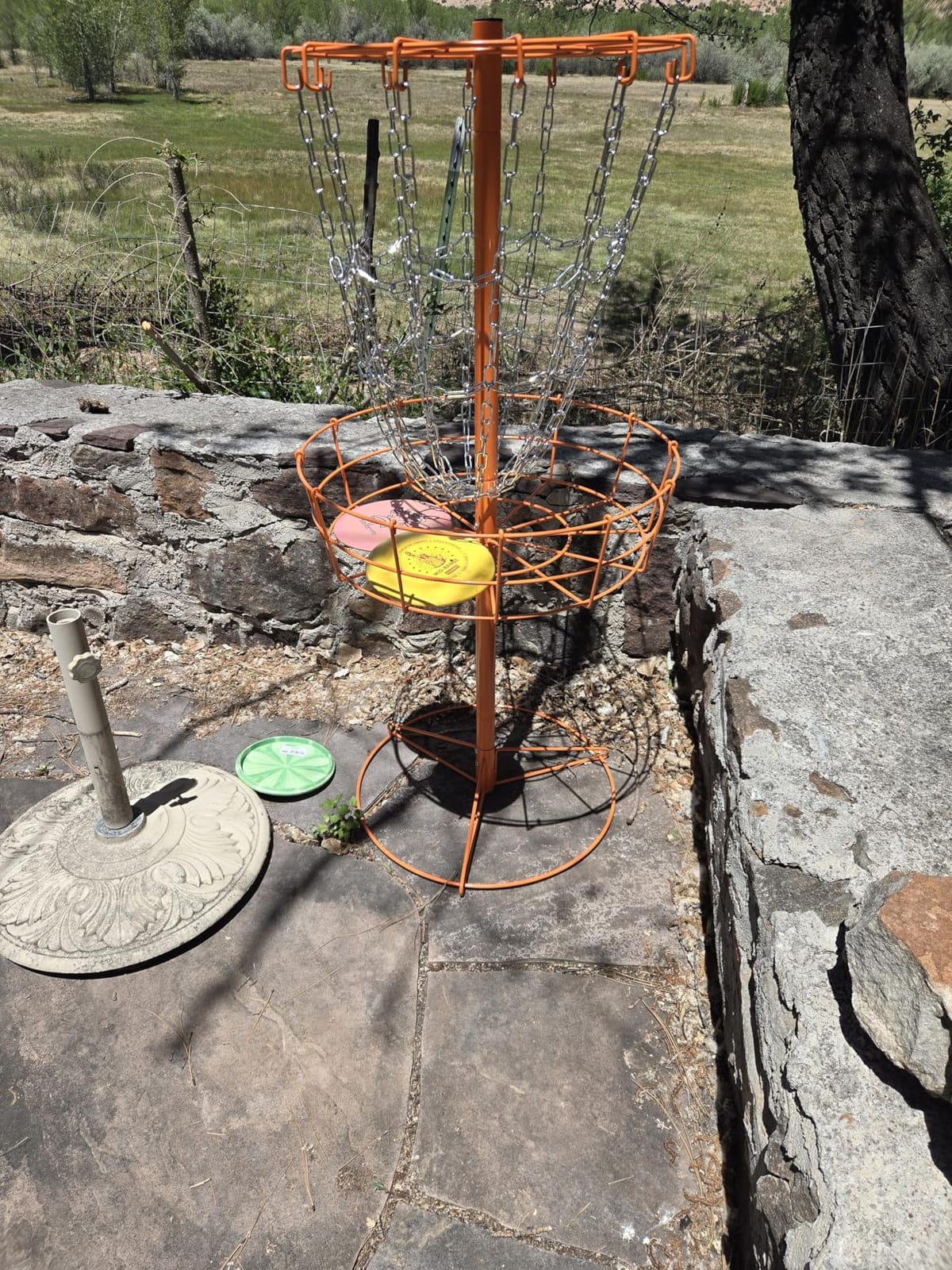 Yaheetech 12-Chain Portable Outdoor Steel Disc Golf Basket Practice Target customer photo 1
