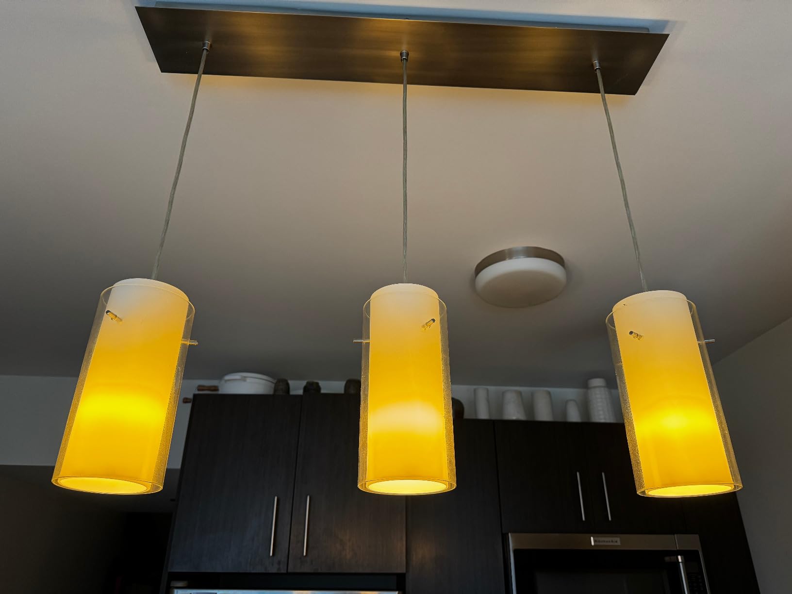 Philips Hue White A19 60W Equivalent LED Smart Bulb Starter Kit (4 A19 White Bulbs and 1 Hub Compatible with Amazon Alexa Apple HomeKit and Google Assistant) customer photo 2