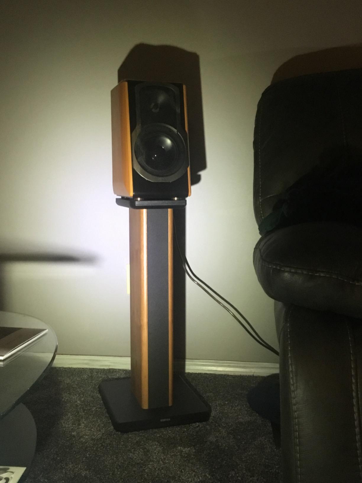Edifier SS02 25.6 inch Wood Grain Speaker Stands for S1000DB / S2000PRO/ S1000MKII Hollowed for Optional Sand Filling Tuning - Pair customer photo 2