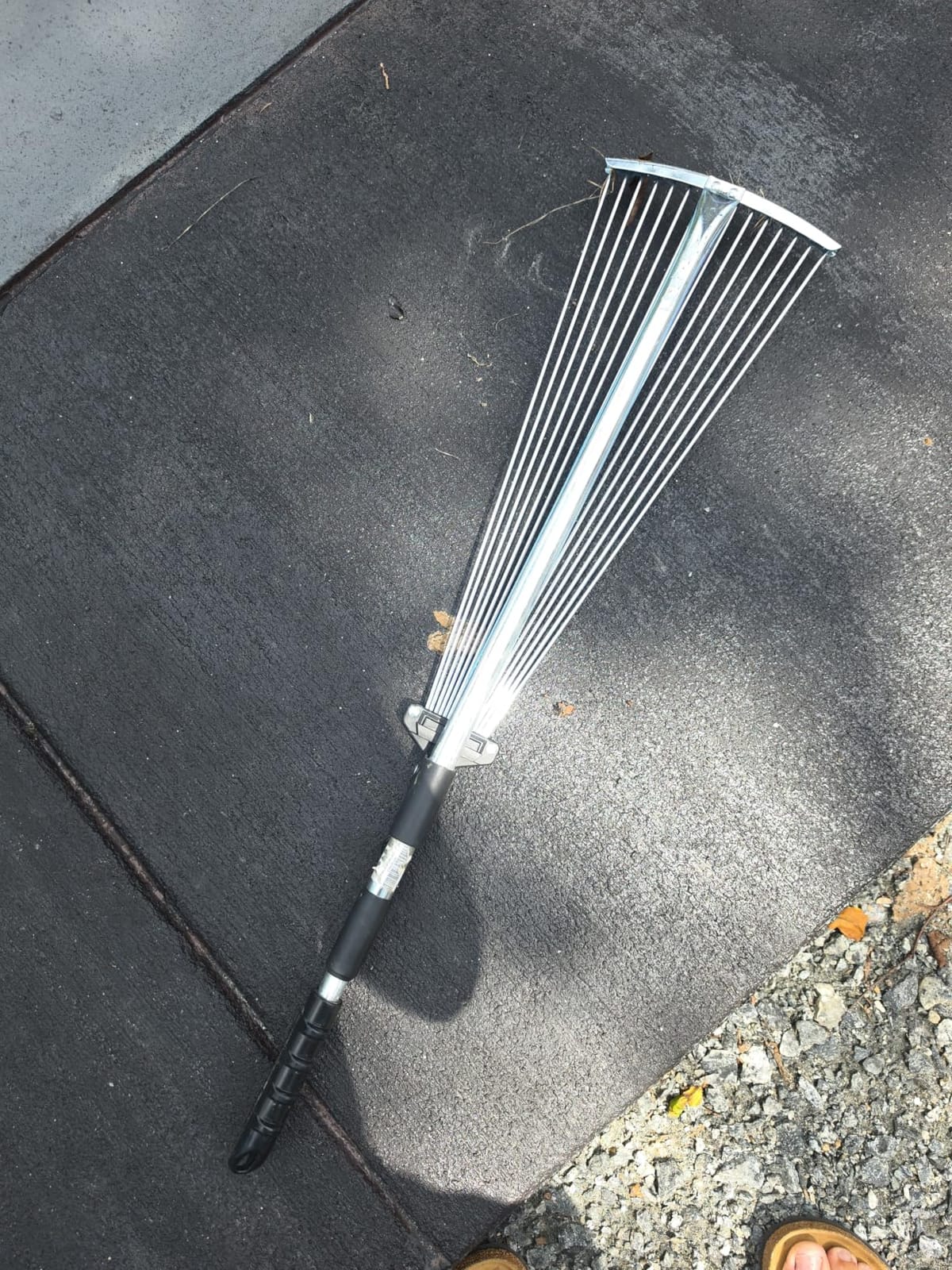 TABOR TOOLS J16A Adjustable Metal Leaf Rake with Expandable Head 8-23
