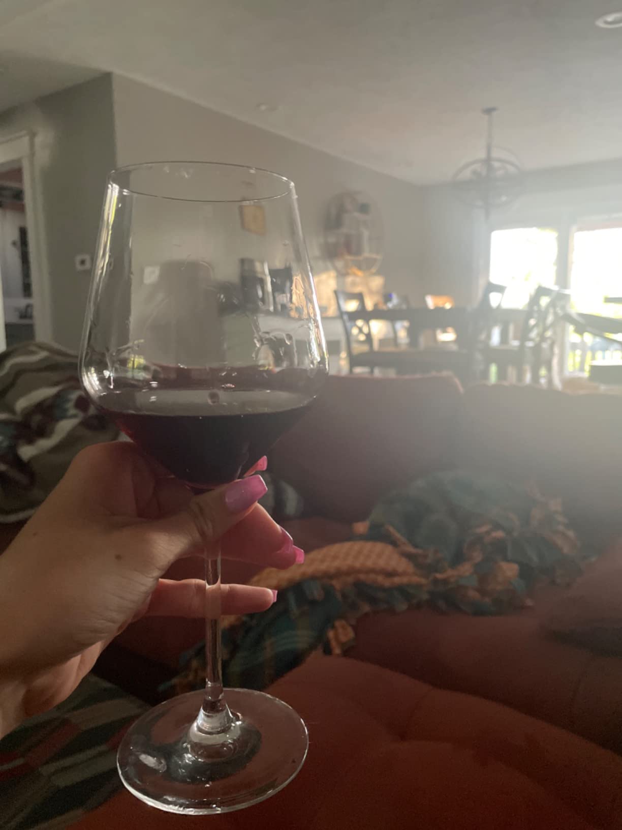 JoyJolt Layla Italian Red Wine Glasses, Set of 4, 17 oz Clear – Made in Europe customer photo 1