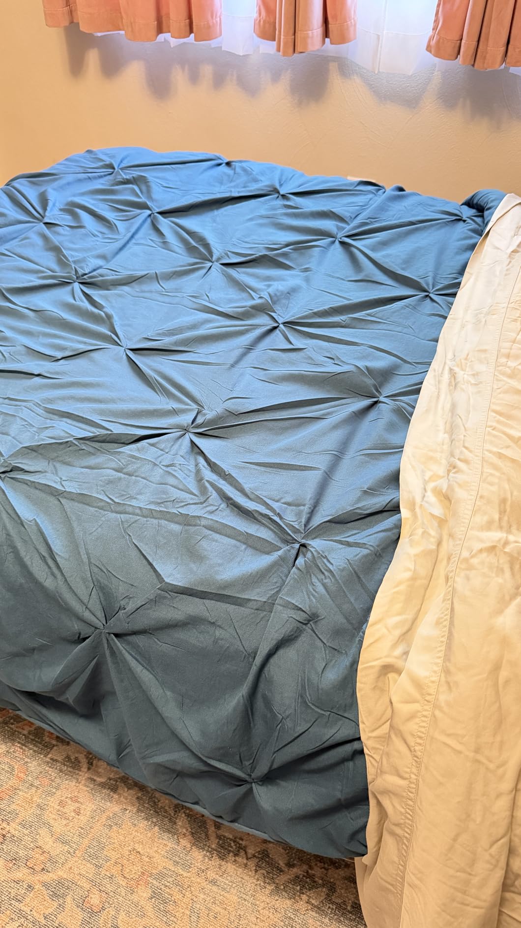 Amazon Basics Soft, Lightweight Down-Alternative Comforter Set, 3-Piece Pinch-Pleat Bedding Set with Piped Edges, Full/Queen Size, Bright White customer photo 2