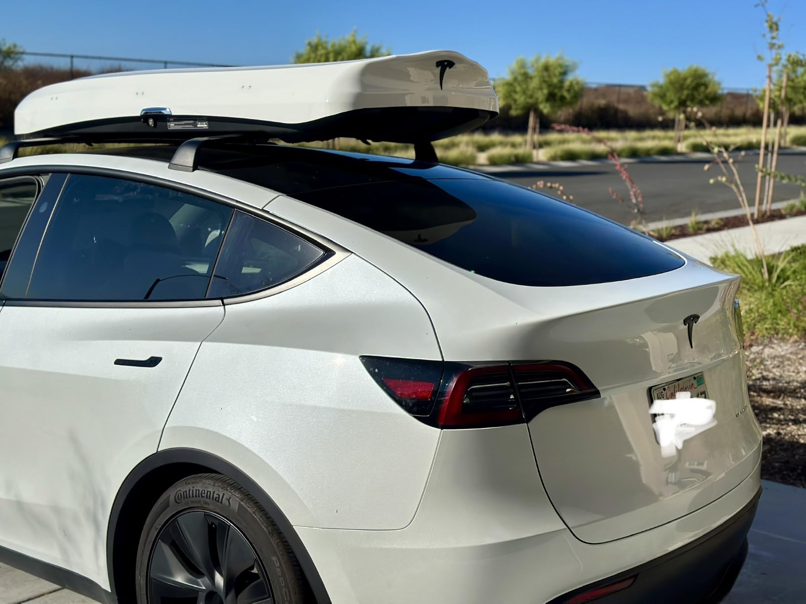 INNO WEDGE660 White 11 cu ft, Roof Rack, Roof Box, Cargo Box, Hard Shell, Low Profile, Dual-Side Opening with Locks, Made in Japan customer photo 2