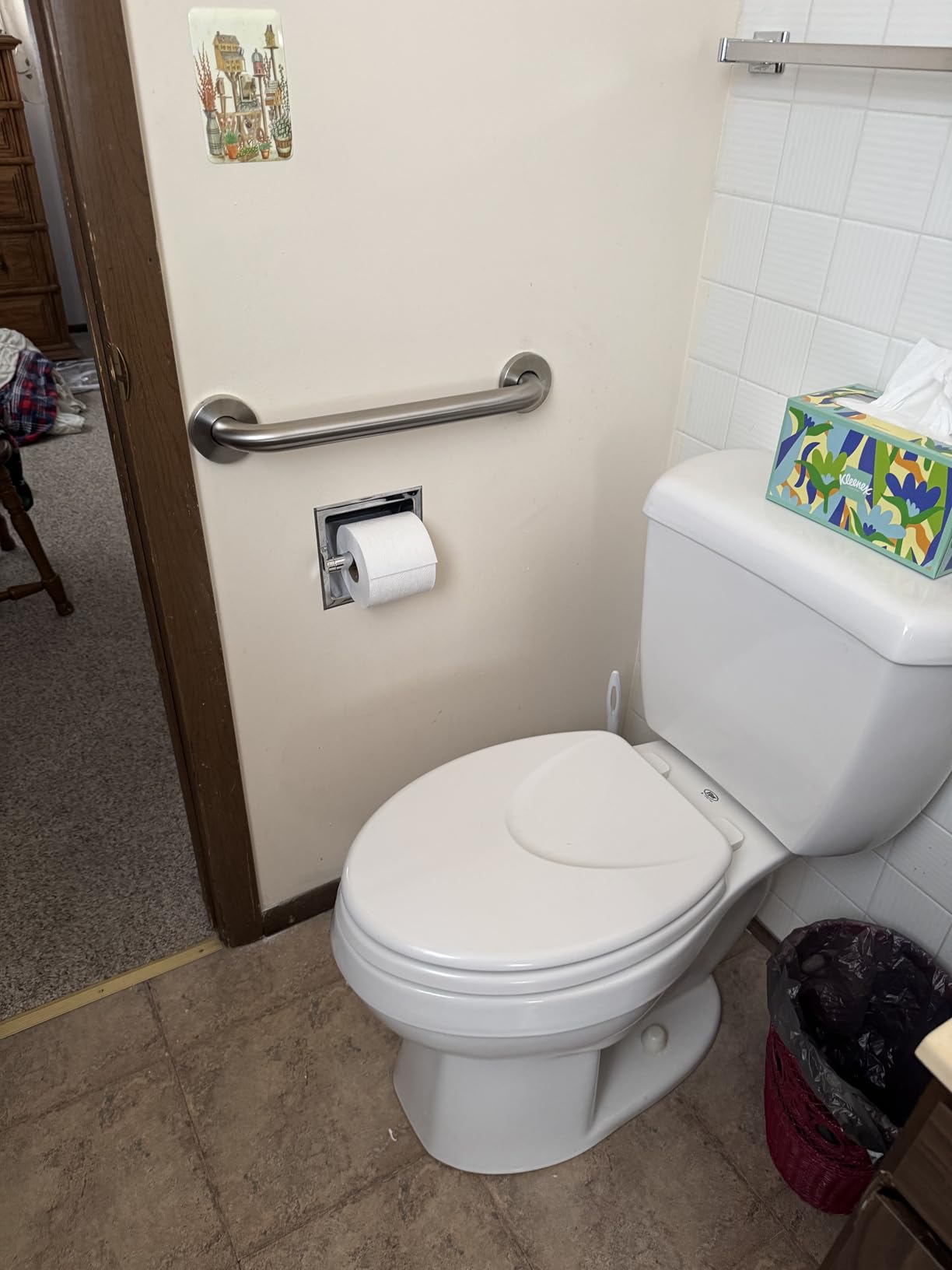 Amazon Basics Bathroom Handicap Safety Grab Bar, 18 Inch Length, 1.25 Inch Diameter, Holds up to 500LBs, ADA Compliant, Stainless Steel customer photo 2