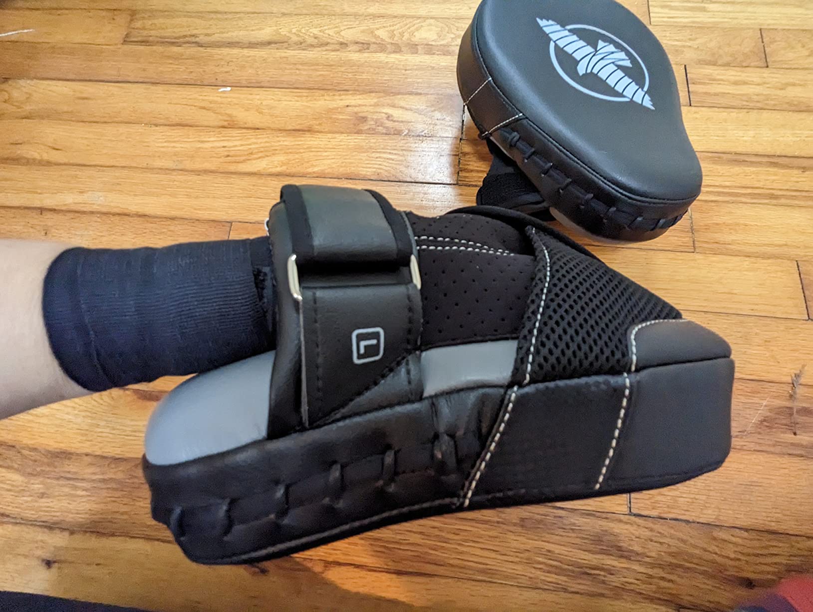 Hayabusa PTS 3 Focus Mitts Pair - Black, Standard customer photo 1