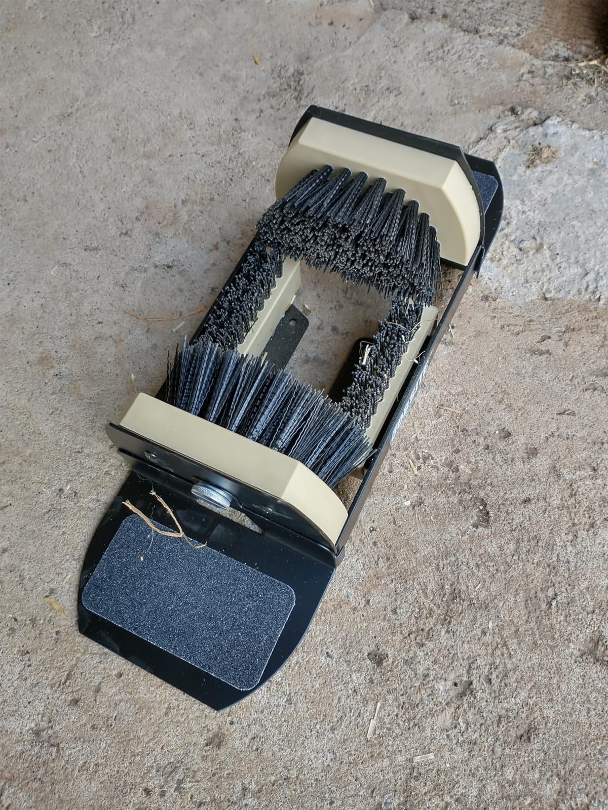 Jobsite Boot Scrubber - Outdoor Shoe Scraper Cleaner Brush - Extra Wide customer photo 1