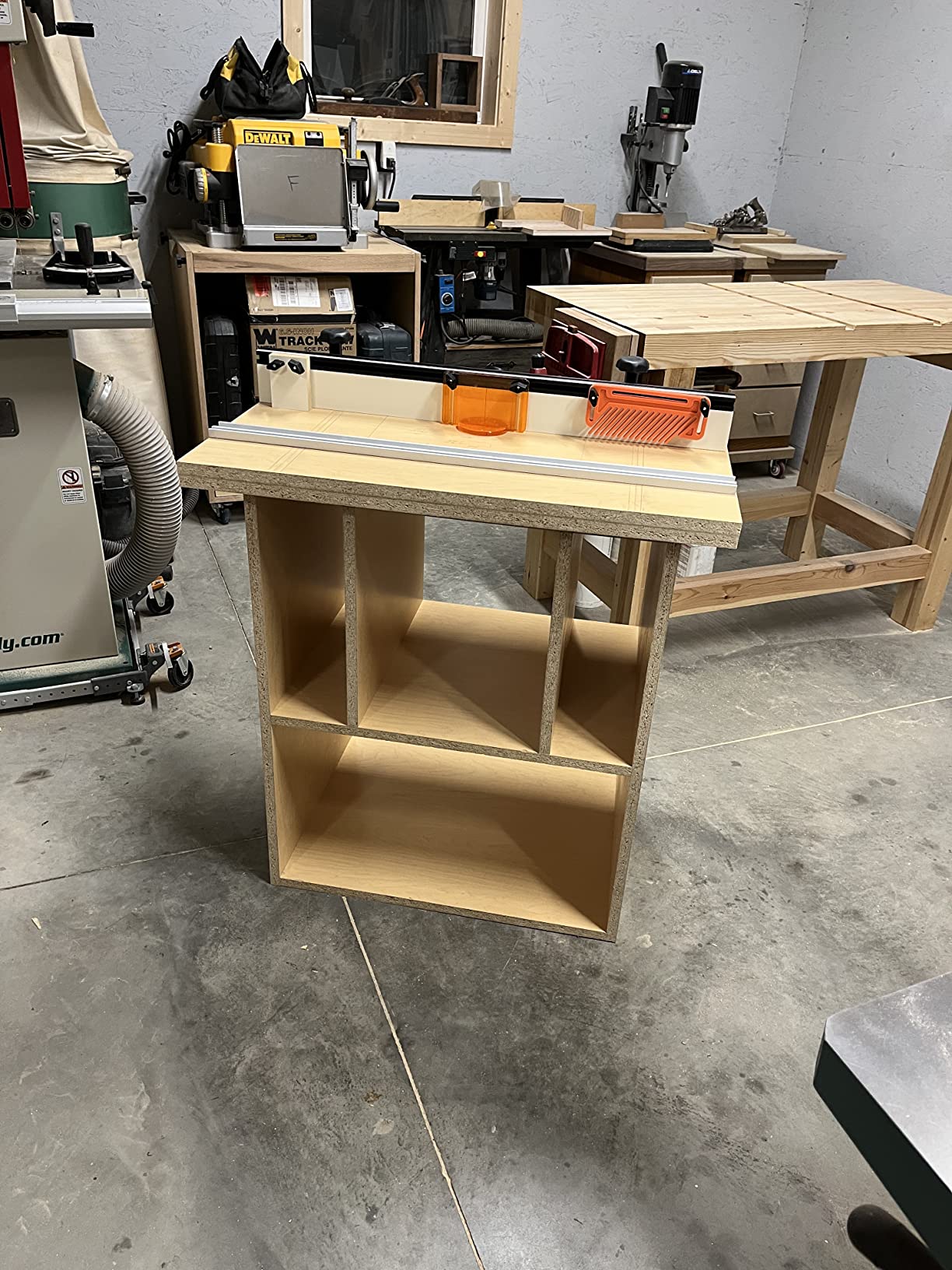 Taytools 300015 Deluxe 32 Inches Long Router Table Fence 3-1/2 Inch Tall Anodized Aluminum with Feather Board, Bit Guard, Adjustable Stop and Dust Port customer photo 1