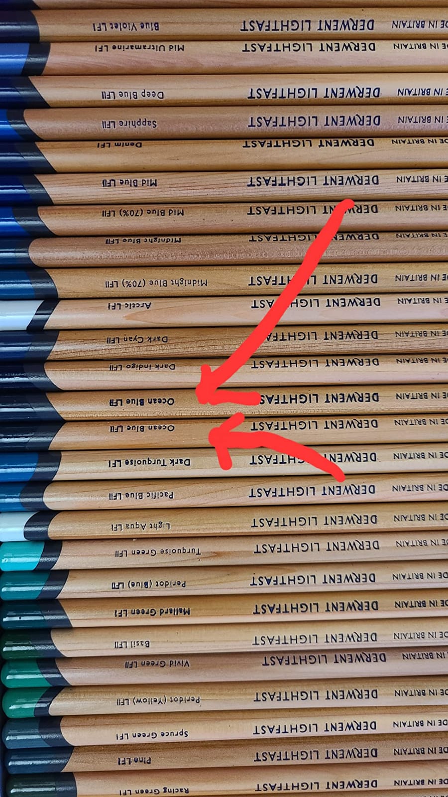 Derwent Lightfast Colored Pencils 24 Tin, Set of 24, 4mm Wide Core, 100% Lightfast, Oil-based, Premium Core, Creamy, Ideal for Drawing, Coloring, Professional Quality (2302720) customer photo 2
