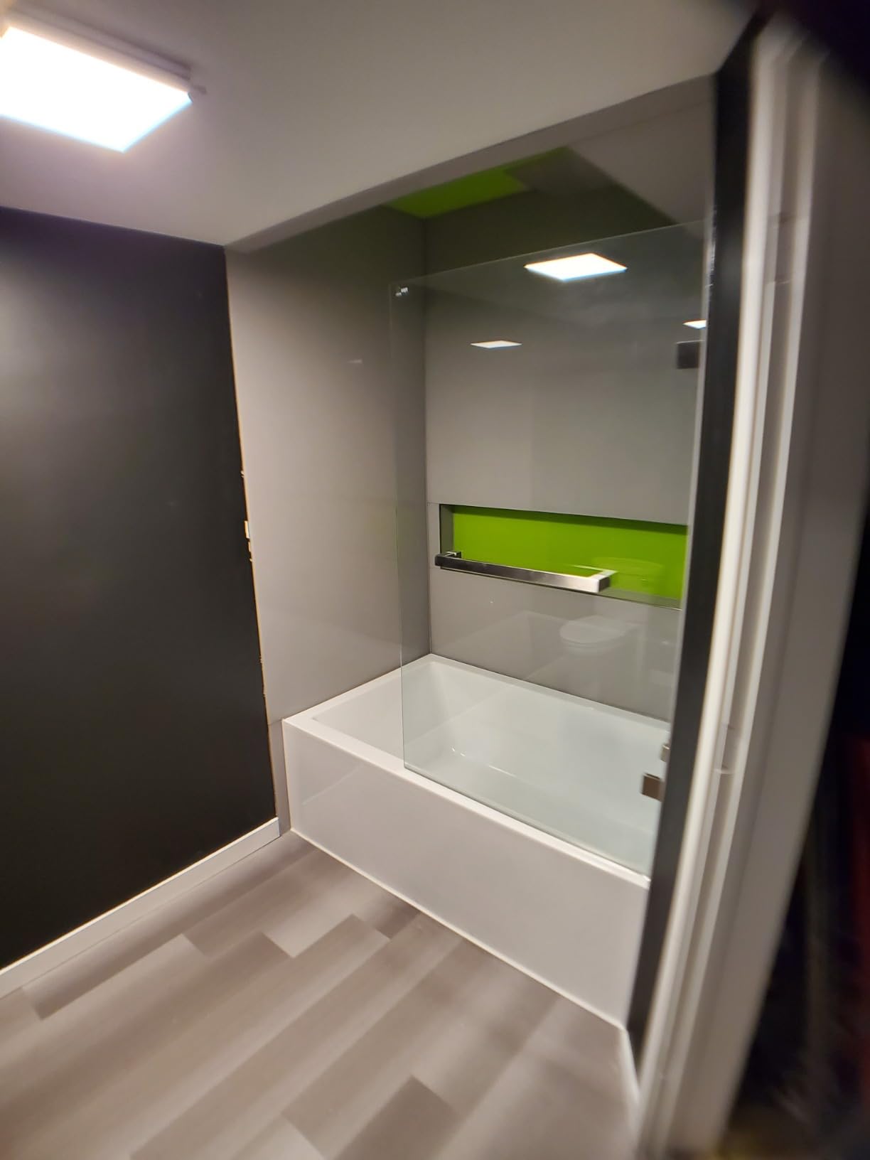 Kingston Brass Aqua Eden VTAP603622R 60-Inch Acrylic Alcove Tub with Right Hand Drain, White customer photo 1