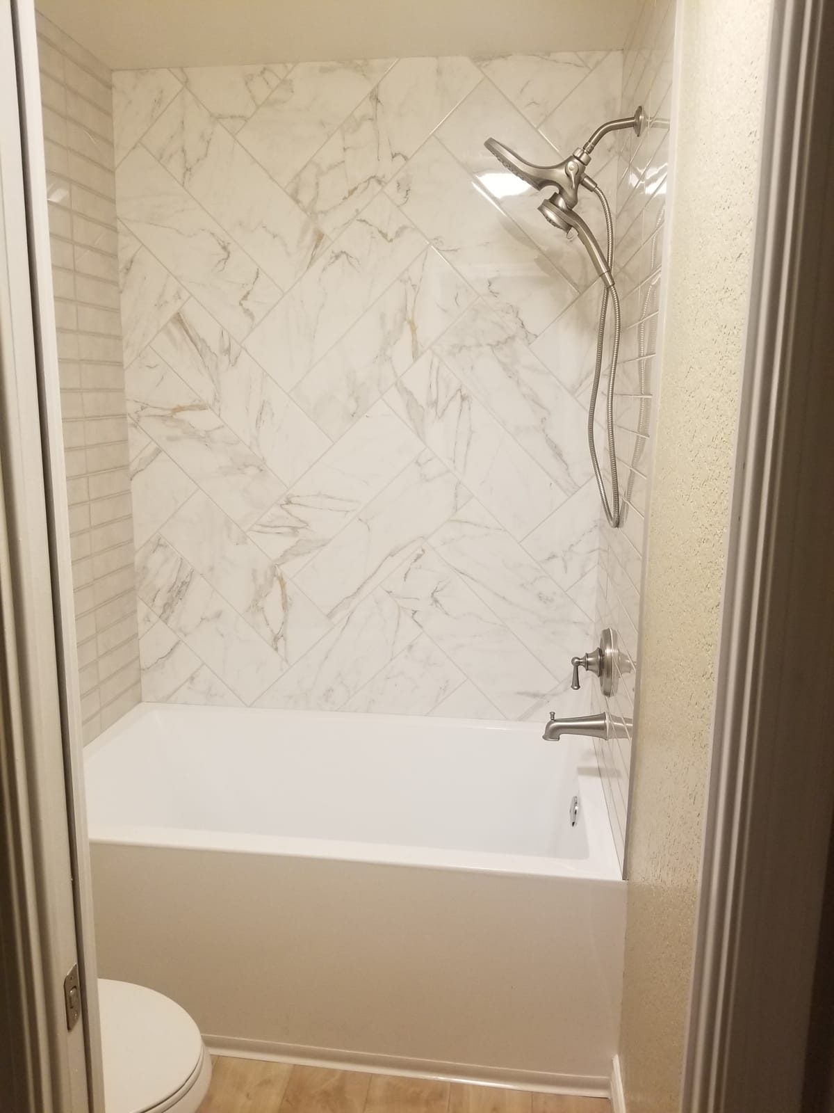 Kingston Brass Aqua Eden VTAP603622R 60-Inch Acrylic Alcove Tub with Right Hand Drain, White customer photo 2