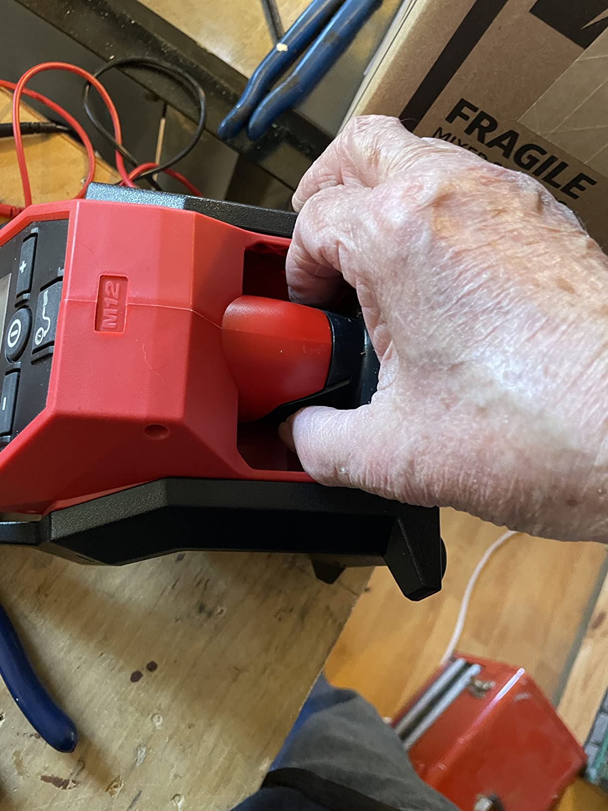 Milwaukee Electric Tools 2475-20 M12 Compact Inflator customer photo 2