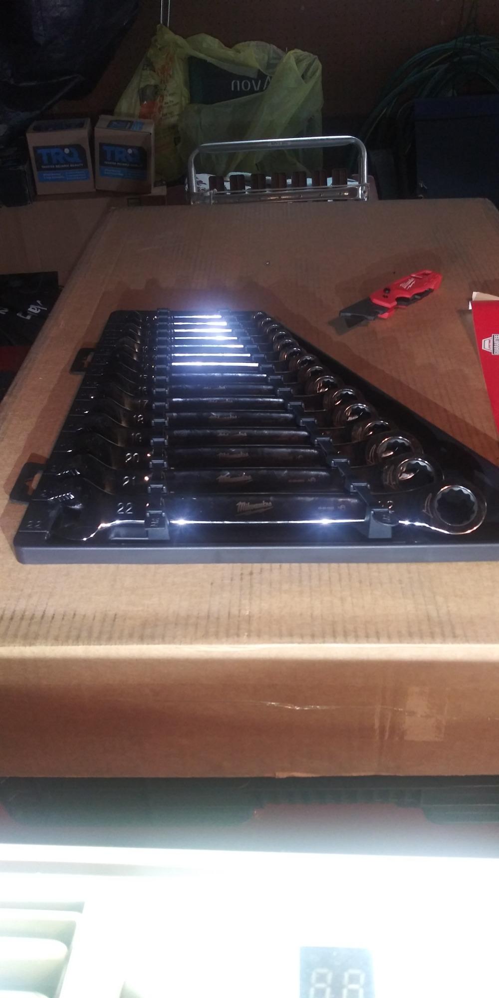 MLW48-22-9516 Ratcheting Combination Wrench Set Metric customer photo 2