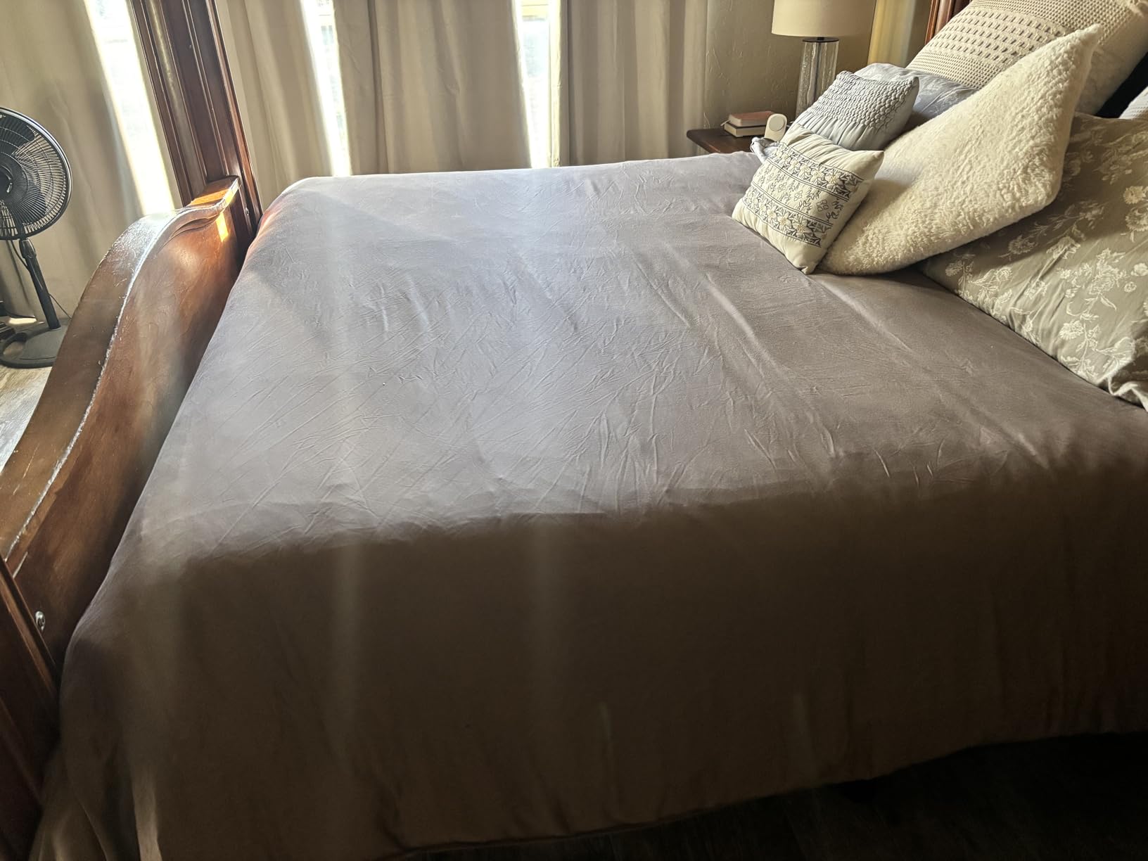 EASELAND King Size Down Alternative Comforter, White, 90x102 Inches | Quilted Duvet Insert for All Seasons, Soft Lightweight Bedding with Corner Tabs, Breathable Machine Washable Hotel Quality customer photo 2