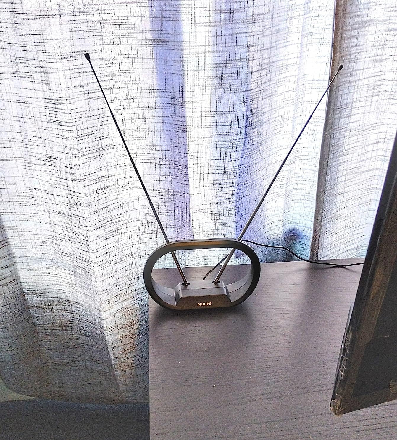 Philips Indoor TV Antenna Rabbit Ears for Local Channels | 15 Inch Extendable Dipoles, 4K 1080P VHF UHF, Tabletop HDTV Antenna, Smart TV, 4ft Coaxial Cable, Black, SDV7114A/27 customer photo 1