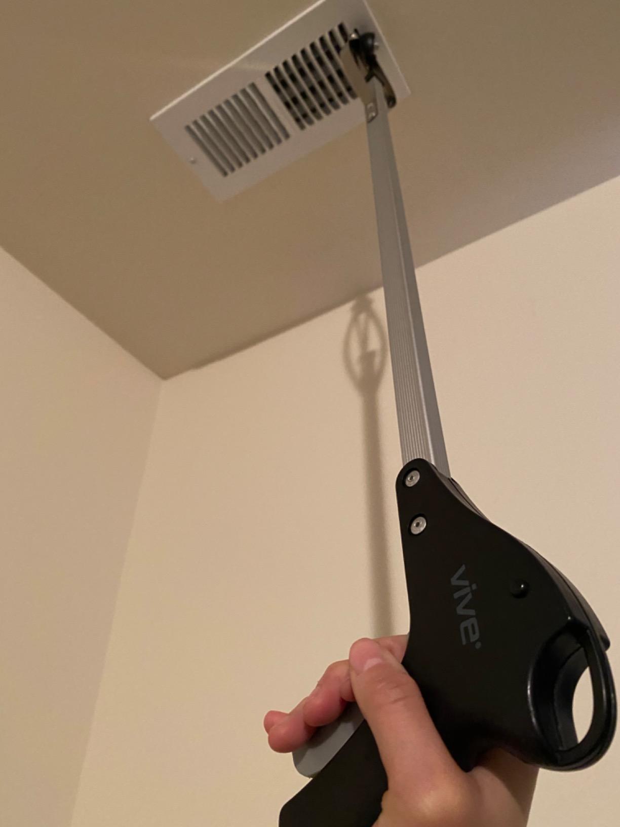 Vive Suction Cup Grabber Reacher 32
