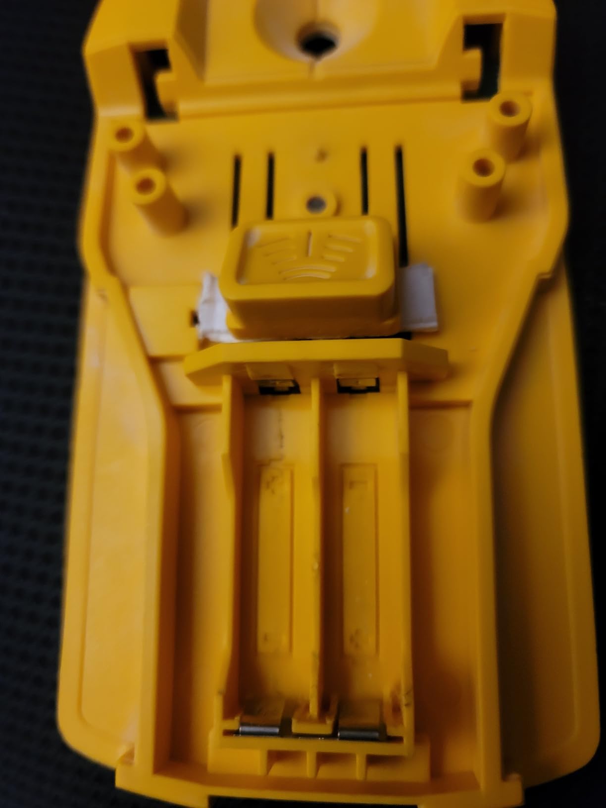 DEWALT Stud Finder, 3/4”, Locate Framing Studs Efficiently with LED Arrows, Ideal for Wood and Metal, AAA Batteries Included (DW0100) customer photo 2