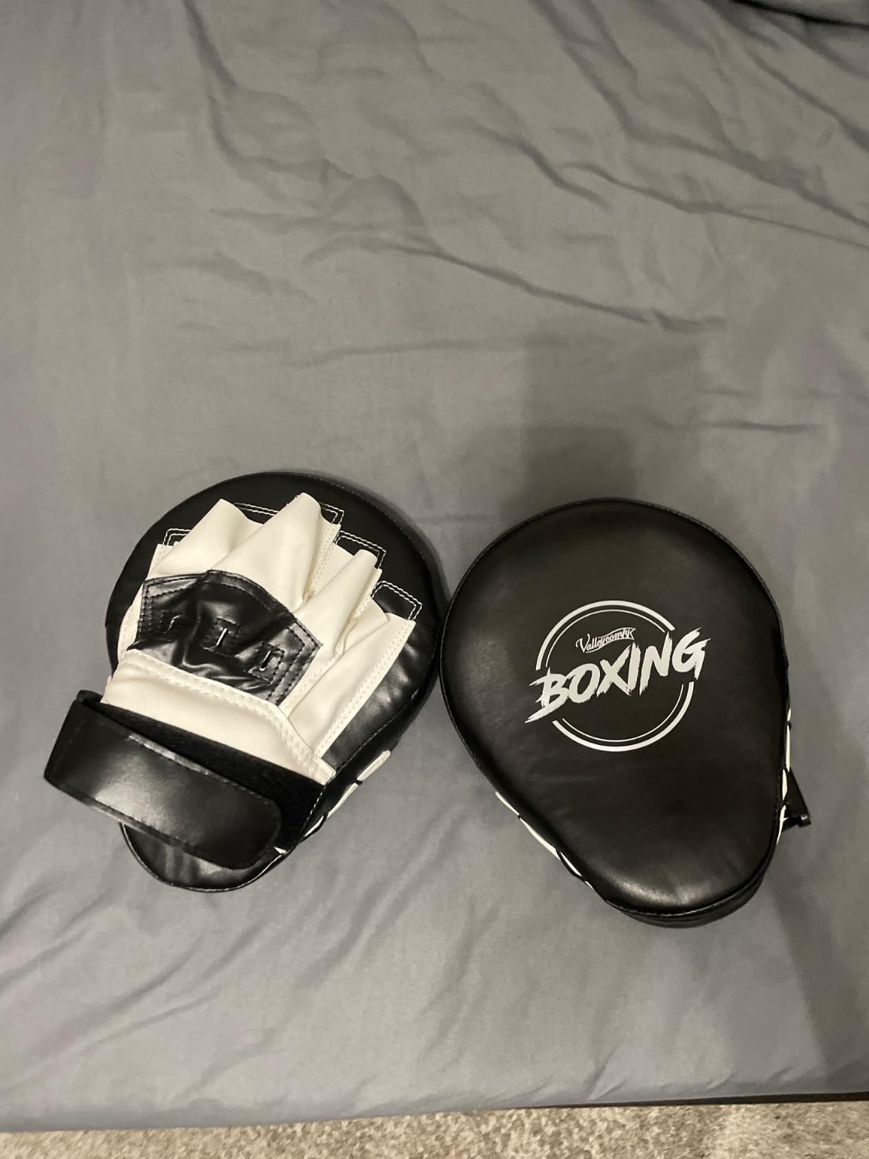 Valleycomfy Boxing Pads Curved Focus Punching Mitts for Men Women | Leatherette Training Hand Pads, Ideal for Karate, Muay Thai Kick, Sparring, Dojo, Martial Arts customer photo 1