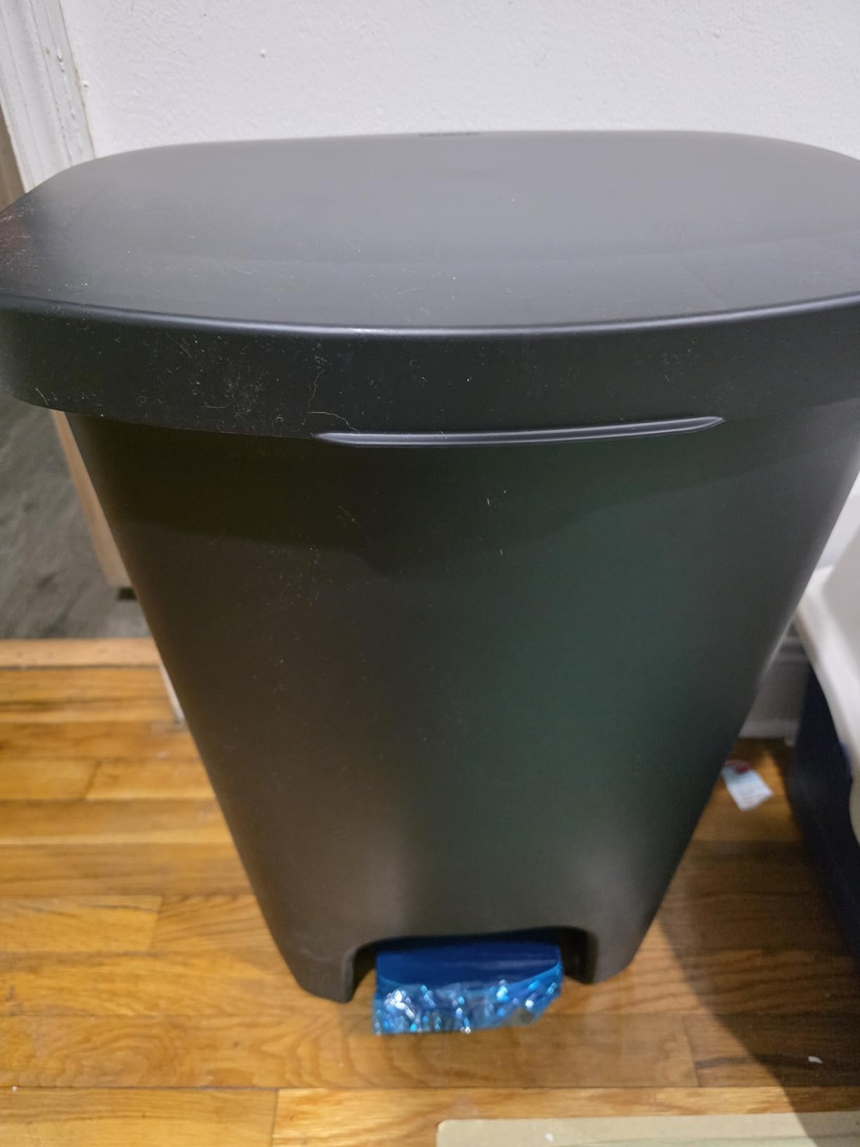 Glad Trash Can with Clorox Odor Protection, Plastic Bin, 13 Gal, Black, Hands Free with Step On Foot Pedal and Garbage Bag Rings customer photo 2