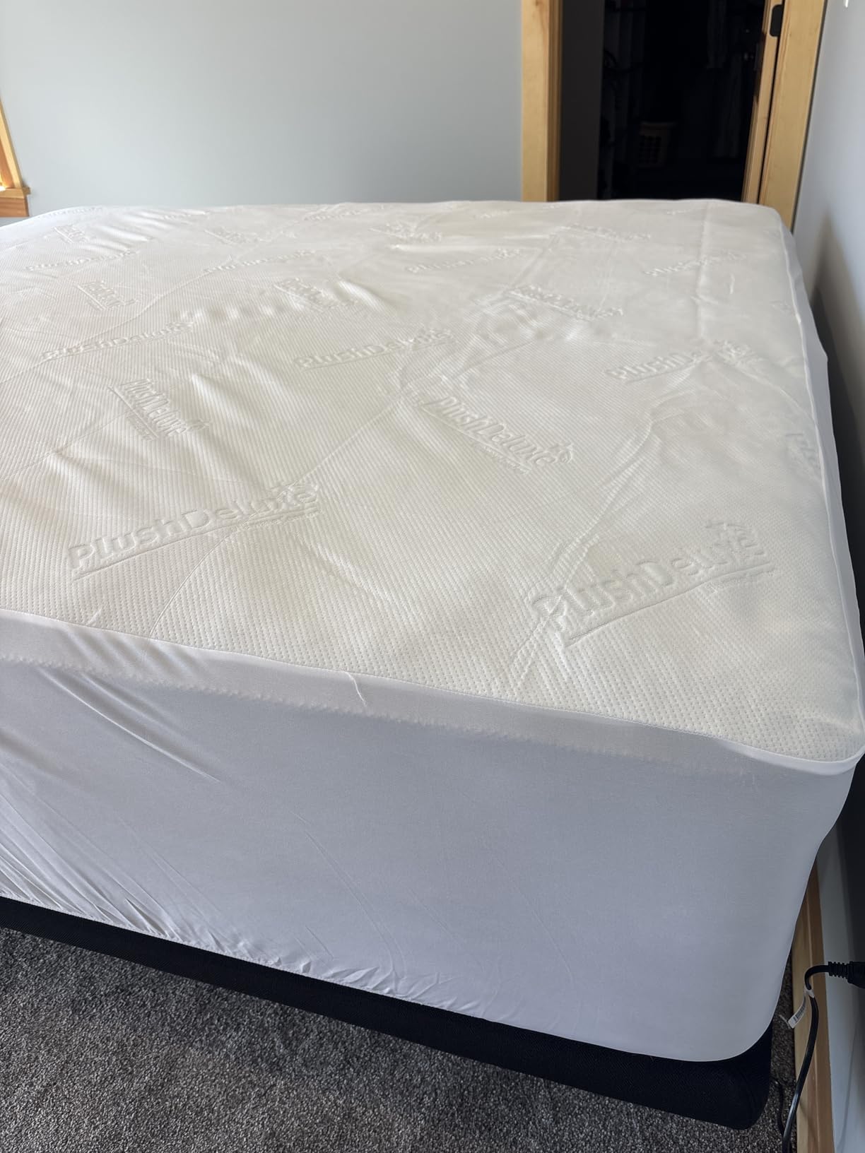PlushDeluxe Bamboo Waterproof Mattress Protector, King Size, Ultra Soft | Breathable, Noiseless, Hypoallergenic, Washable, 76x80