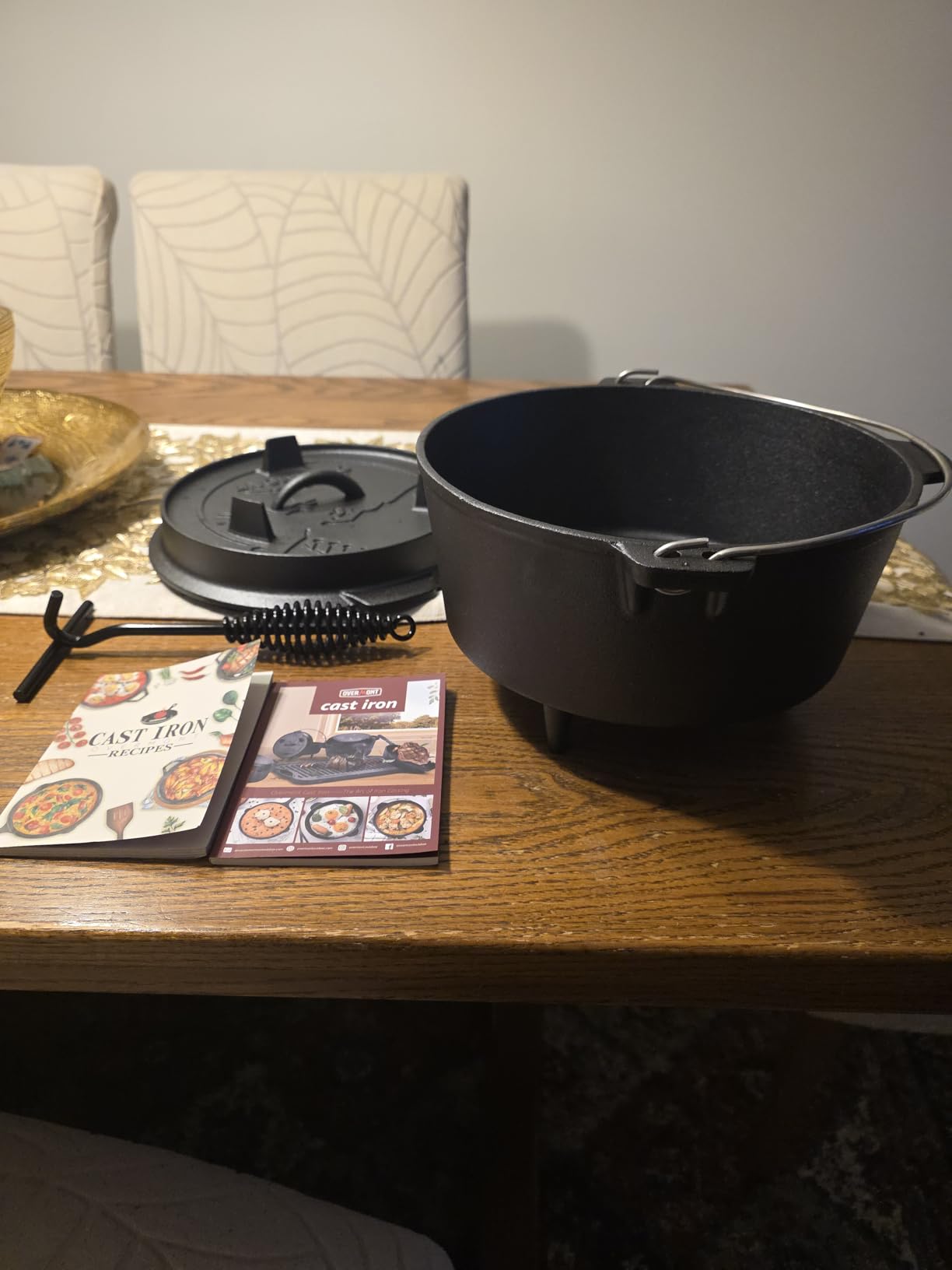 Overmont 6QT Cast Iron Dutch Oven - Pre-Seasoned Pot with Lid Lifter & Legs customer photo 1
