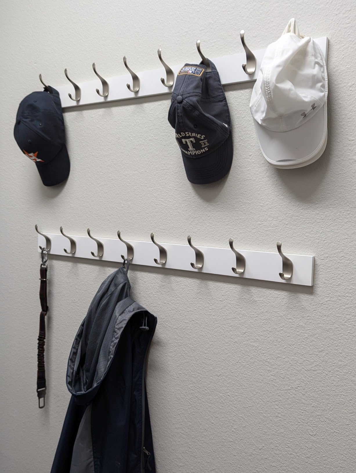 Amazon Basics Wall Mounted Modern Coat Rack for Entryway and Bedroom with Versatile Storage Hooks, Rectangular, 8-Hook, White customer photo 2