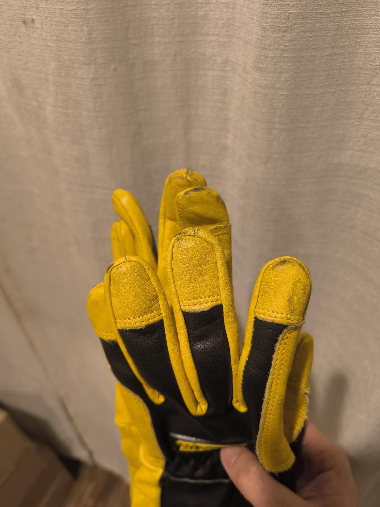 DEWALT Premium Leather Welding Gloves, Fire/Heat Resistant, Gauntlet-Style Cuff, Elastic Wrist customer photo 1