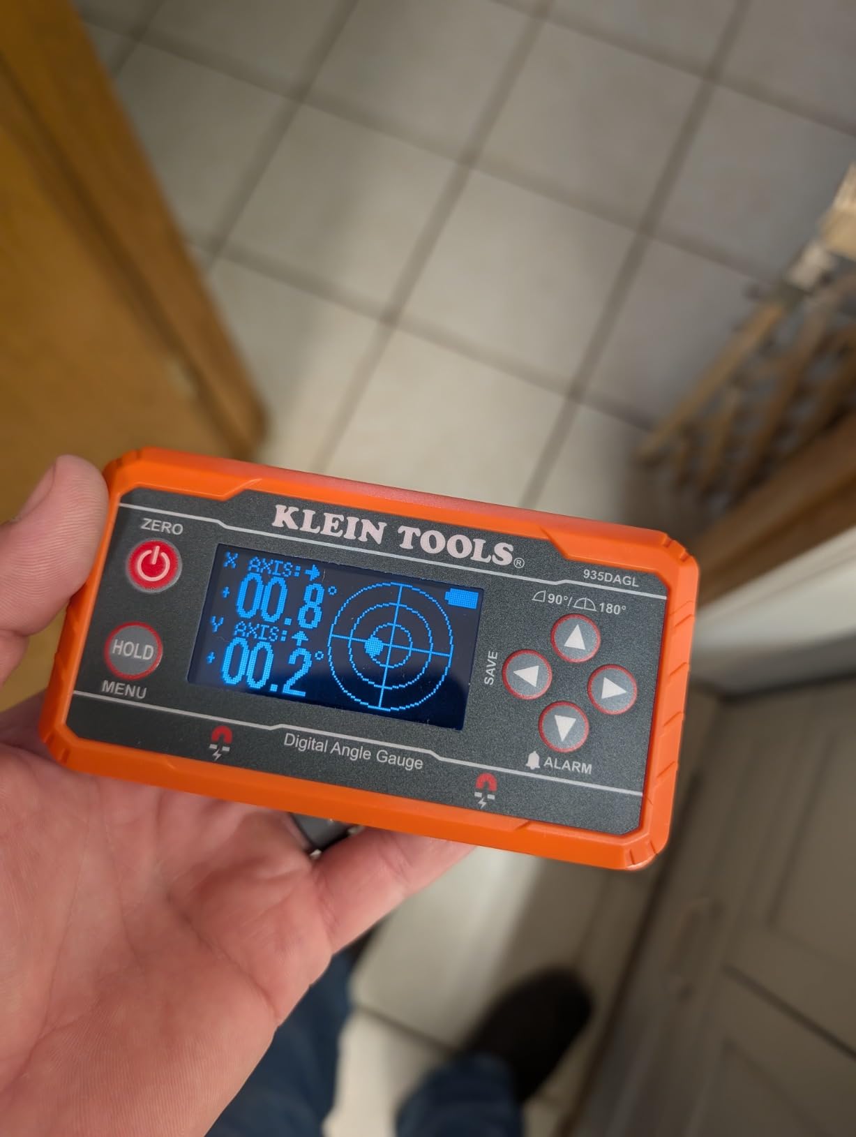 Klein Tools 935DAGL Digital Level Angle Finder with Programmable Angles, Measures 0 - 90 and 0 - 180 Degree or Dual Axis Bullseye Ranges customer photo 1