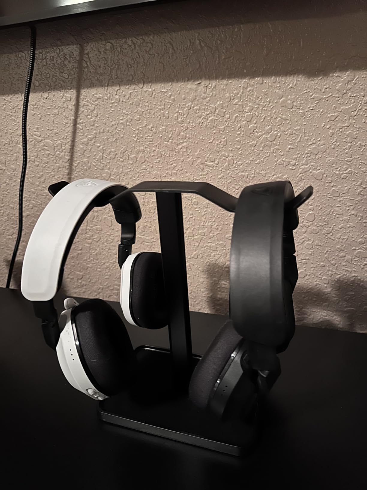 Avantree Neetto HS908 - Dual Headphone Stand for Desk customer photo 1