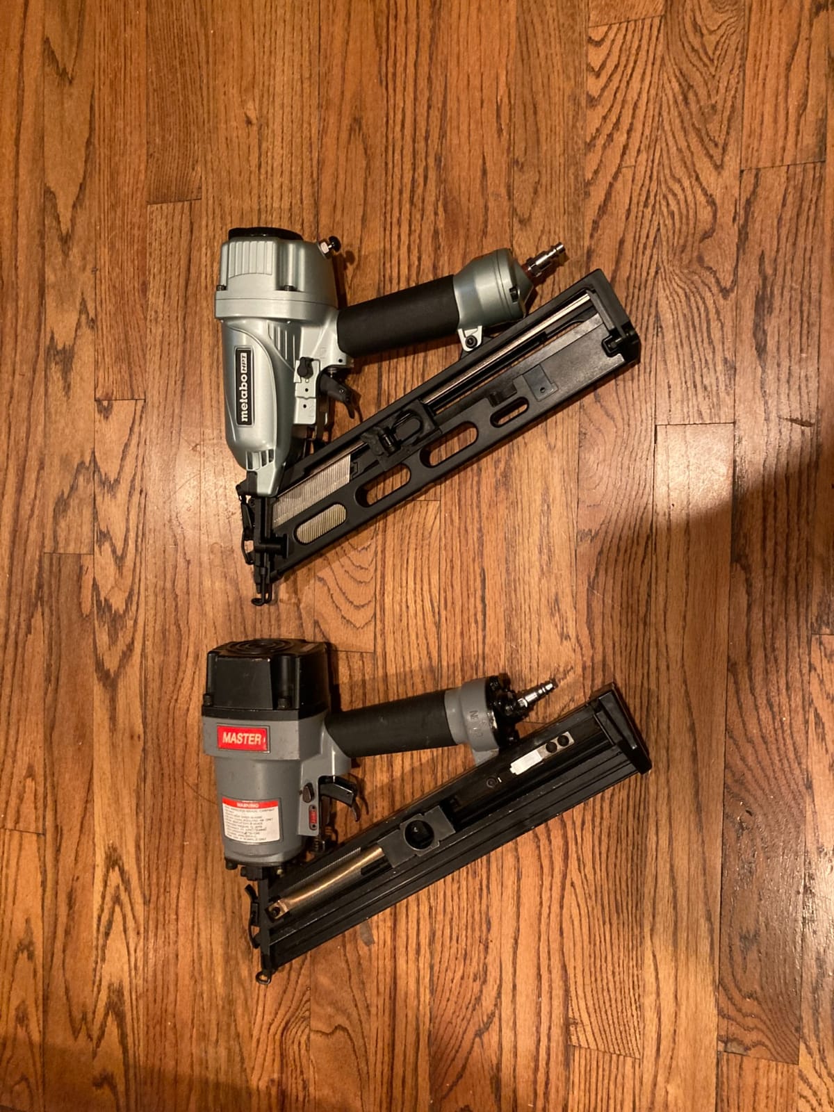 Metabo HPT 15 Gauge Angled Finish Nailer, Selective Actuation, NT65MA4 customer photo 2
