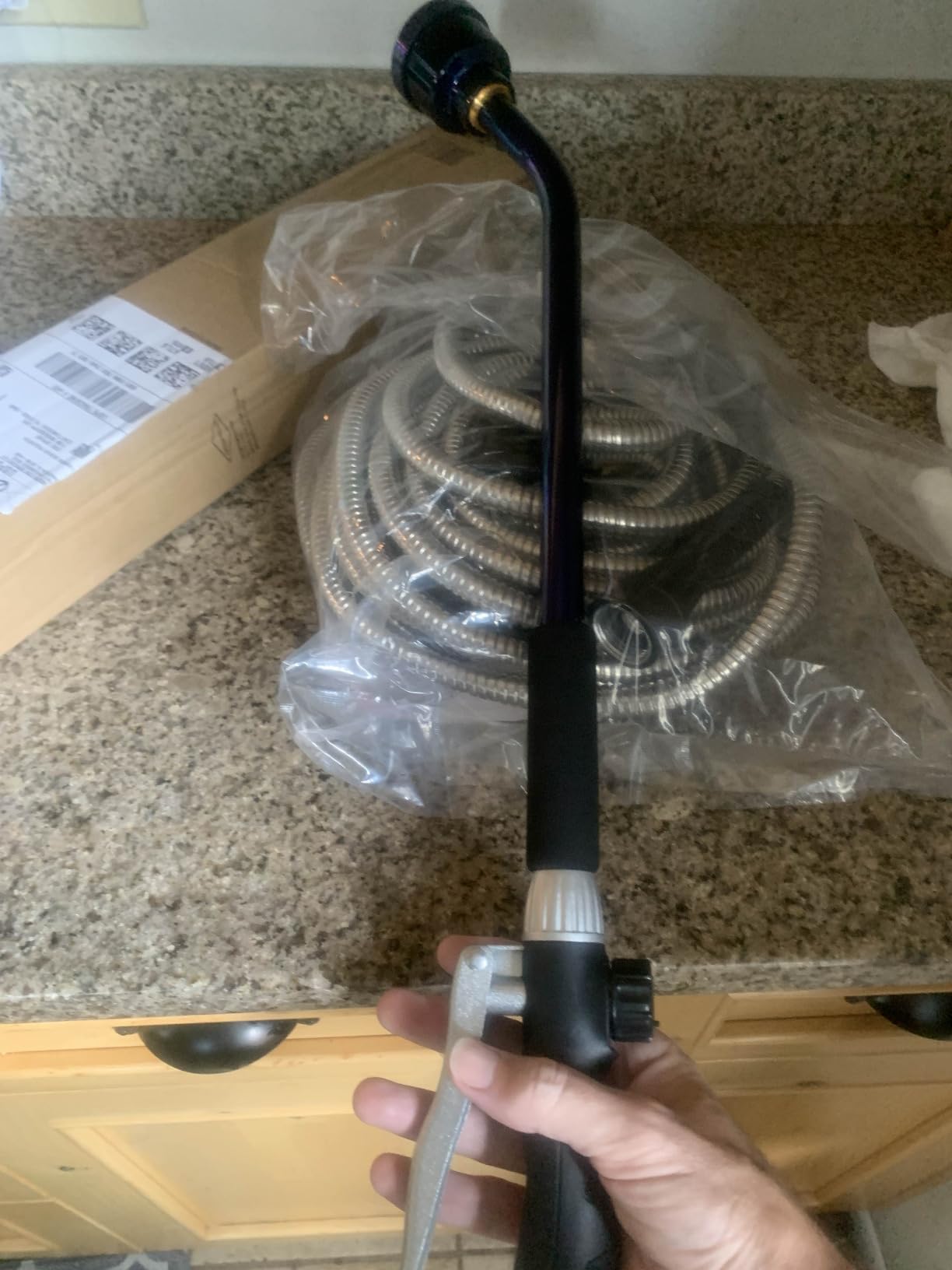 GREEN MOUNT Watering Wand, 24 Inches Sprayer Wand with Superior Stainless Head, Perfect for Hanging Baskets, Plants, Flowers, Shrubs, Garden and Lawn, Purple customer photo 2