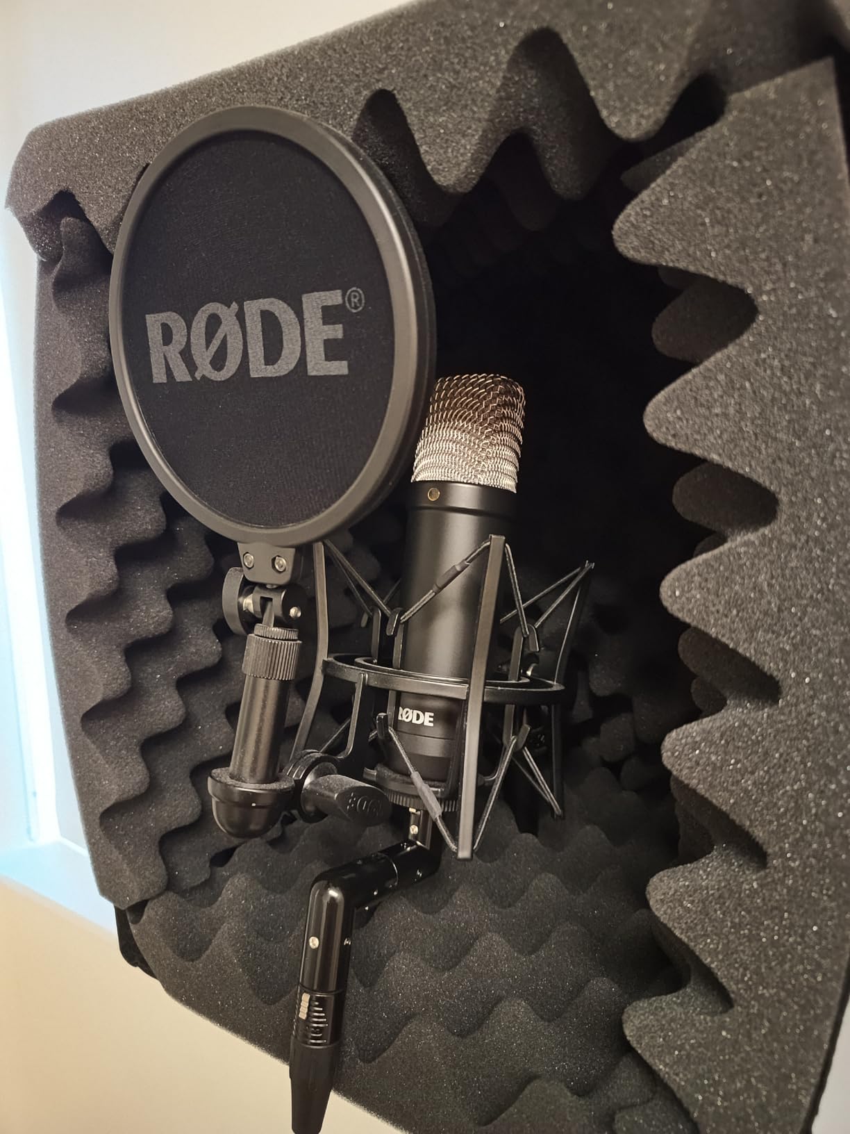 TroyStudio Portable Vocal Booth, Large Foldable Microphone Isolation Shield, Music Recording Studio Sound Echo Absorbing Box, Desk & Stand Use Reflection Filter with Thickened Dense Acoustic Foam customer photo 1