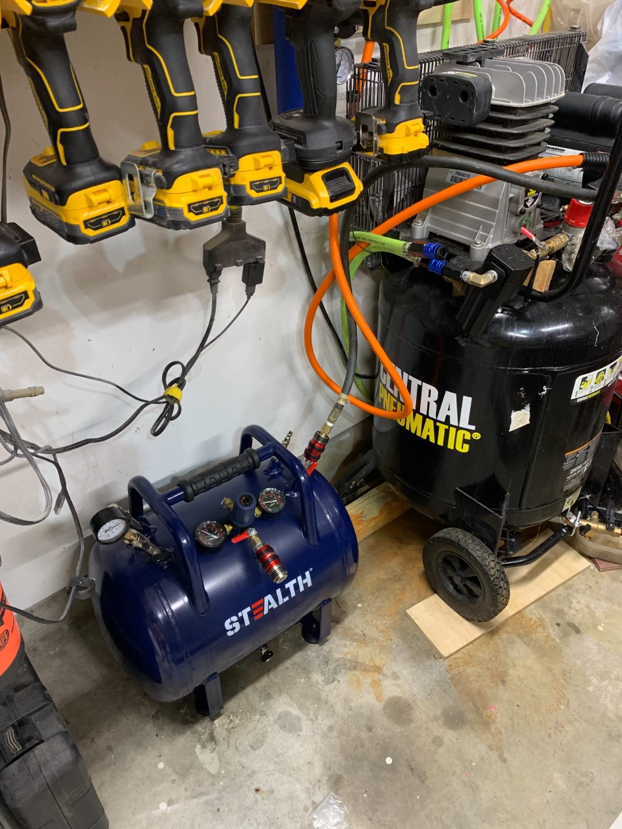 STEALTH Air Tank, High-Pressure 10-gallon Air Tank with Maximum 225PSI Pressure, 5 Quick Connect Couplers, Rubber Reinforced Handle Design (Blue, SAA-110T) customer photo 2
