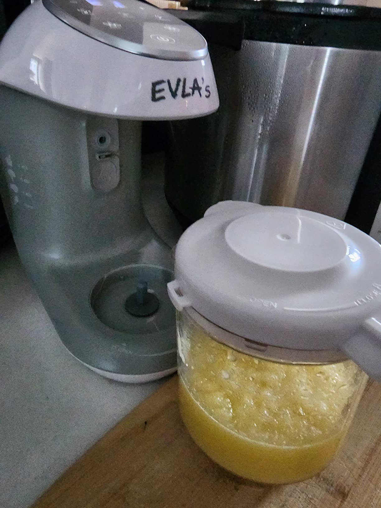 EVLA'S Baby Food Maker, Steamer, Blender, Baby Food Processor for Healthy Homemade Baby Food in Minutes, Touch Screen with 6 Reusable Food Pouches, Baby Registry Essential, White customer photo 2
