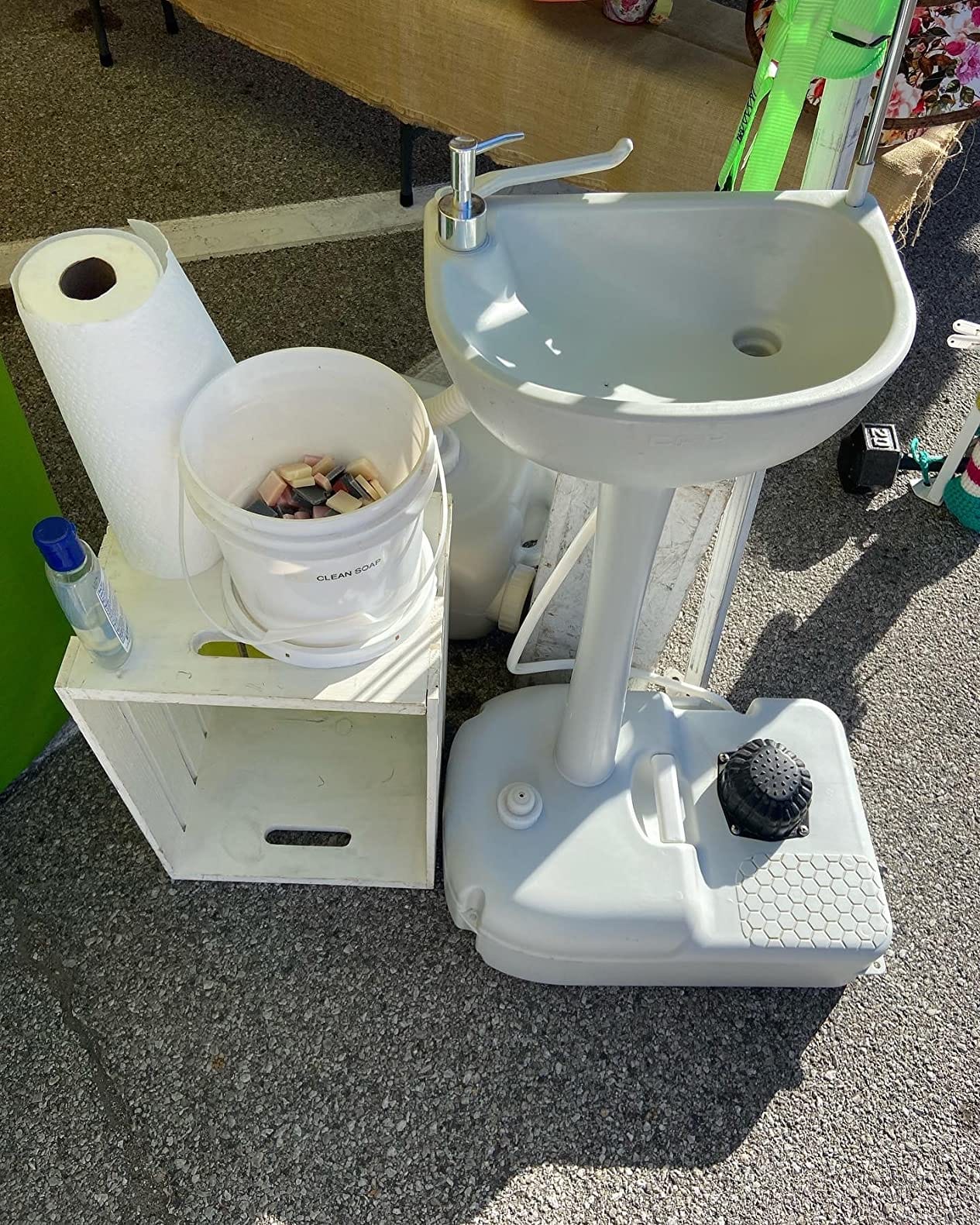 Outsunny Portable Camping Sink w/ 4.5 Gal Tank, Wheels, Manual Foot Pump, customer photo 1