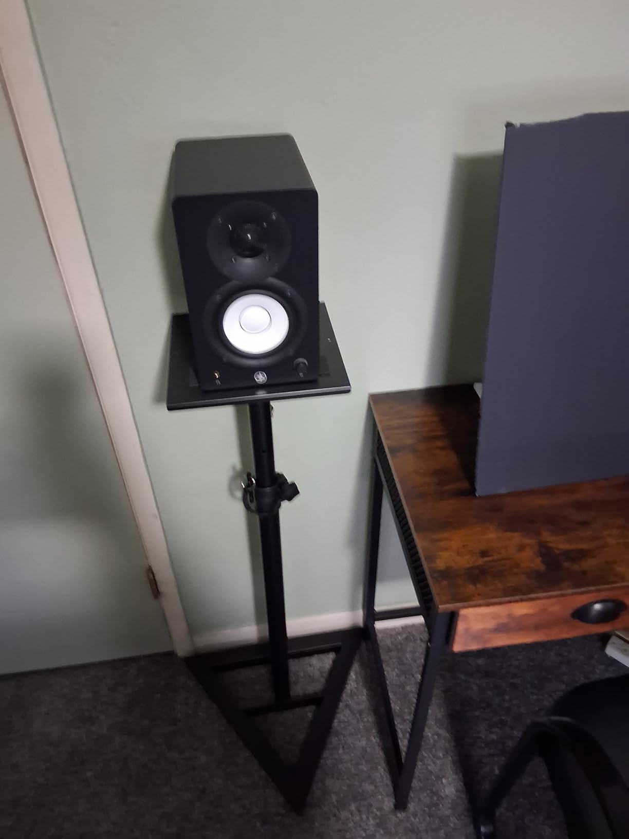 Pyle Speaker Stand Pair of Sound - Play 1 and 3 Holder, Telescoping Height Adjustable from 26” - 52” Inch, High Heavy Duty Three-point Triangle Base w/ Floor Spikes and 9” Square Platform, Black customer photo 1