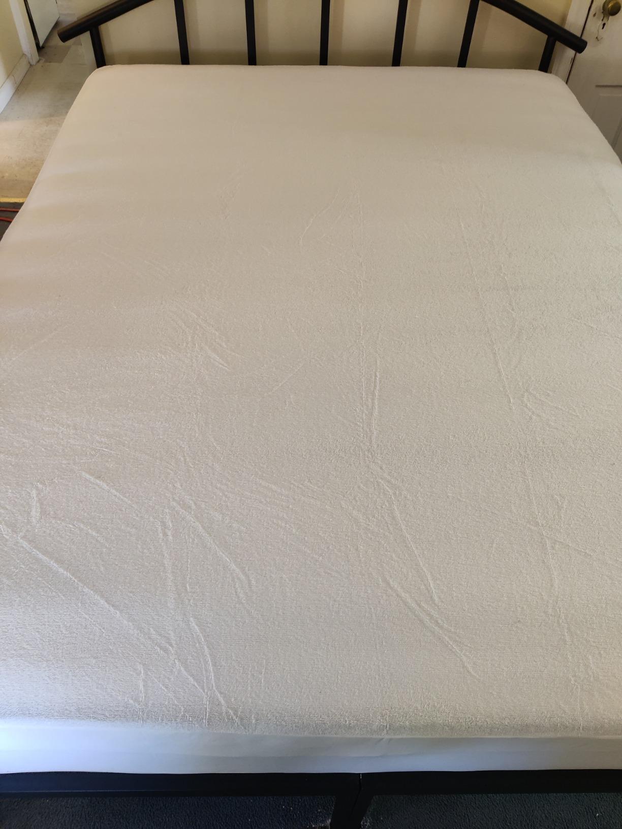 Bed Bug Mattress Cover Queen, Mattress Protector, Fits 13-15 Inch customer photo 2