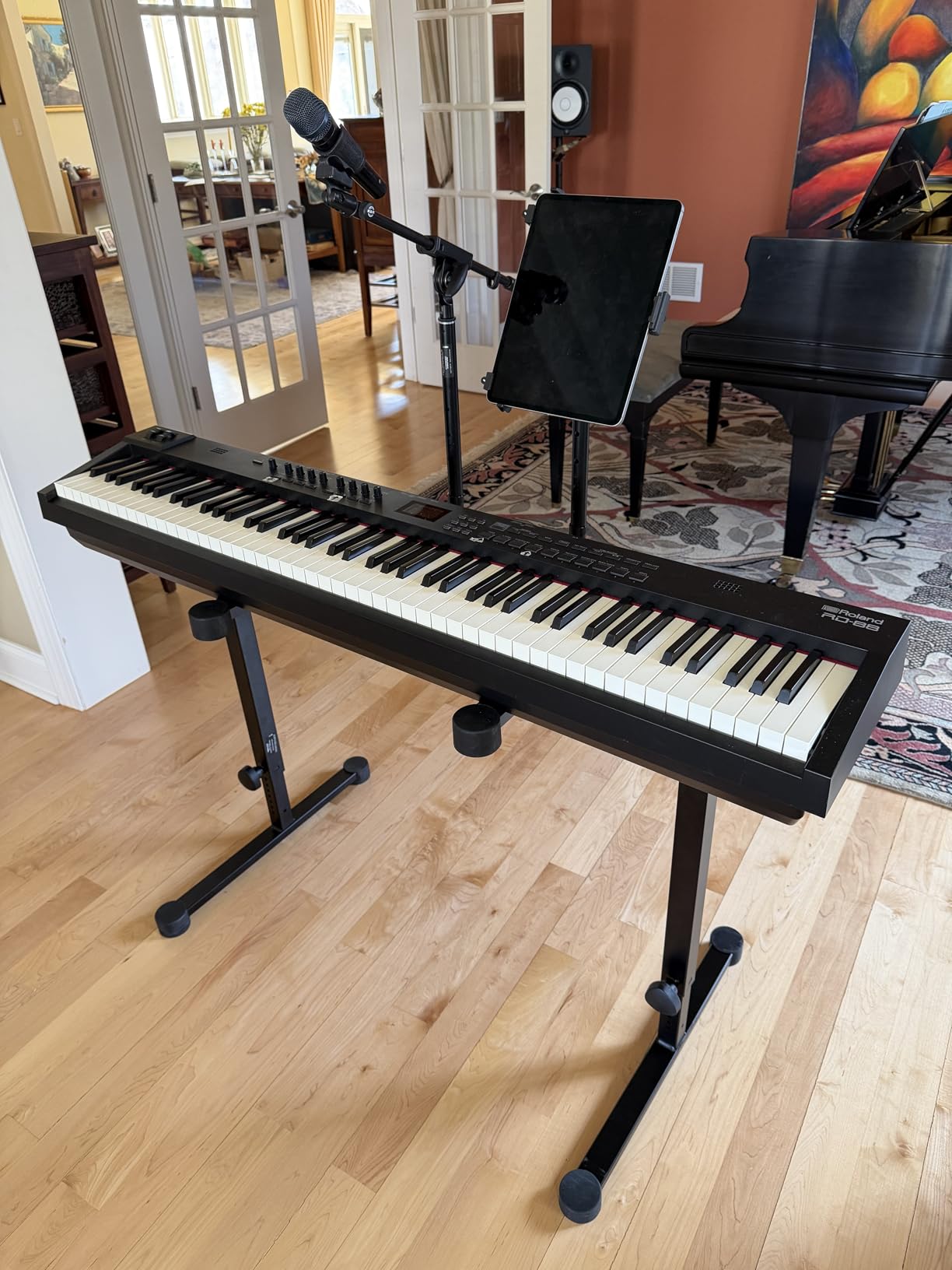 K&M Konig & Meyer 18820.019.55 Omega Pro Keyboard Table-Style Stand - Adjustable Height/Support Arms - Legs Fold Compact For Travel - Compatible w/K&M 2nd/3rd Tier Attachments - German Made - Black customer photo 2
