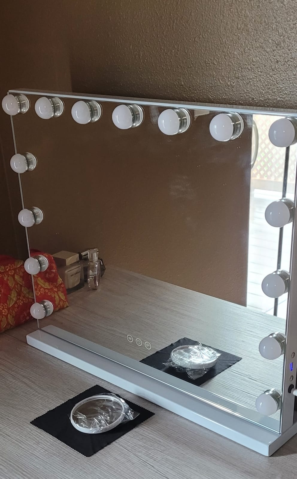 FENCHILIN Vanity Mirror with Lights, Hollywood Lighted Makeup Mirror with 15 Dimmable LED Bulbs for Dressing Room & Bedroom, Slim Metal Frame Design, Tabletop White customer photo 2