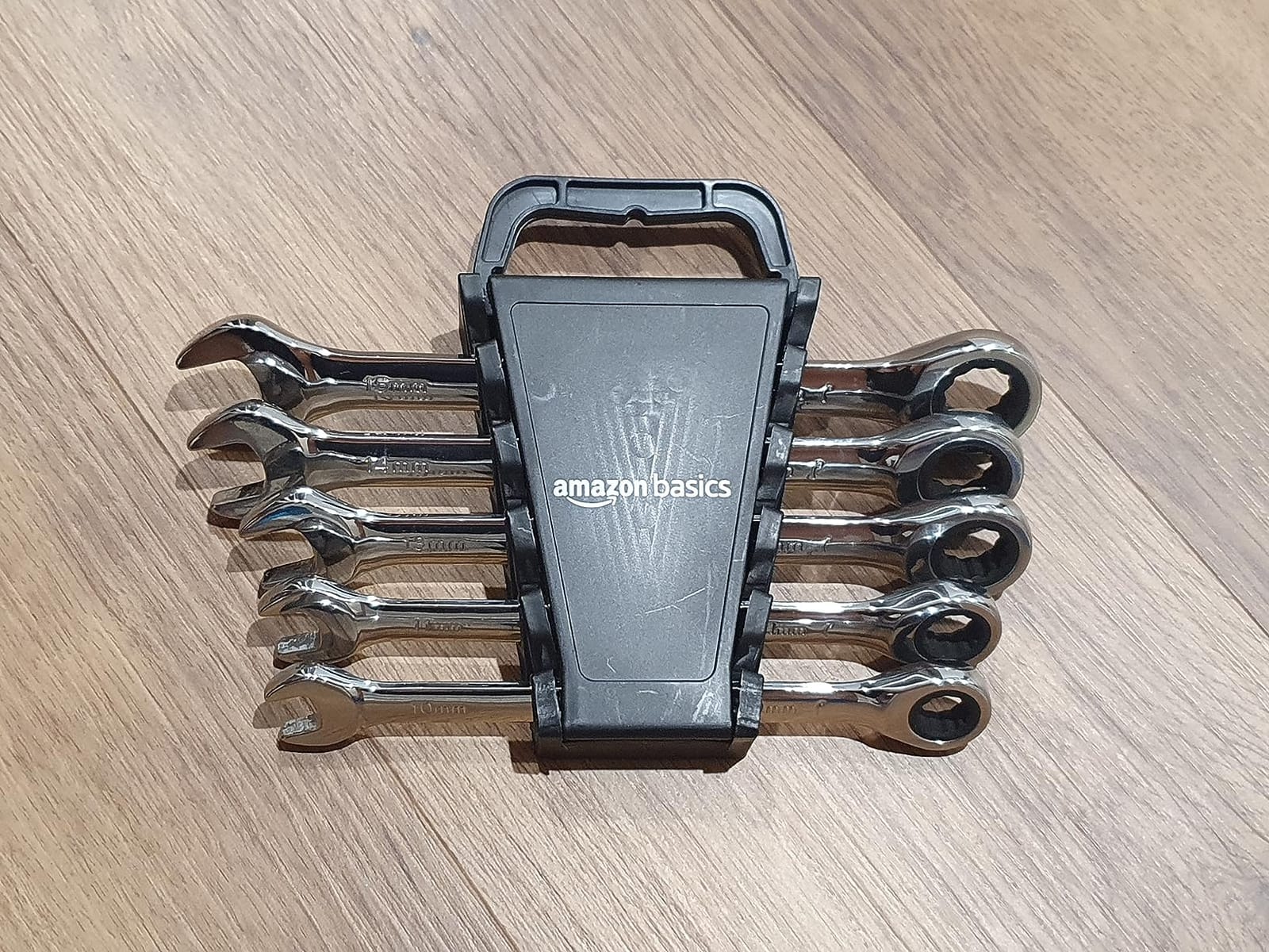 Amazon Basics Metric Ratcheting Combination Wrench Set, 7-Piece, Chrome Vanadium Steel, 72-Tooth, 8mm, 10mm, 12mm, 13mm, 14mm, 15mm, 17mm customer photo 1