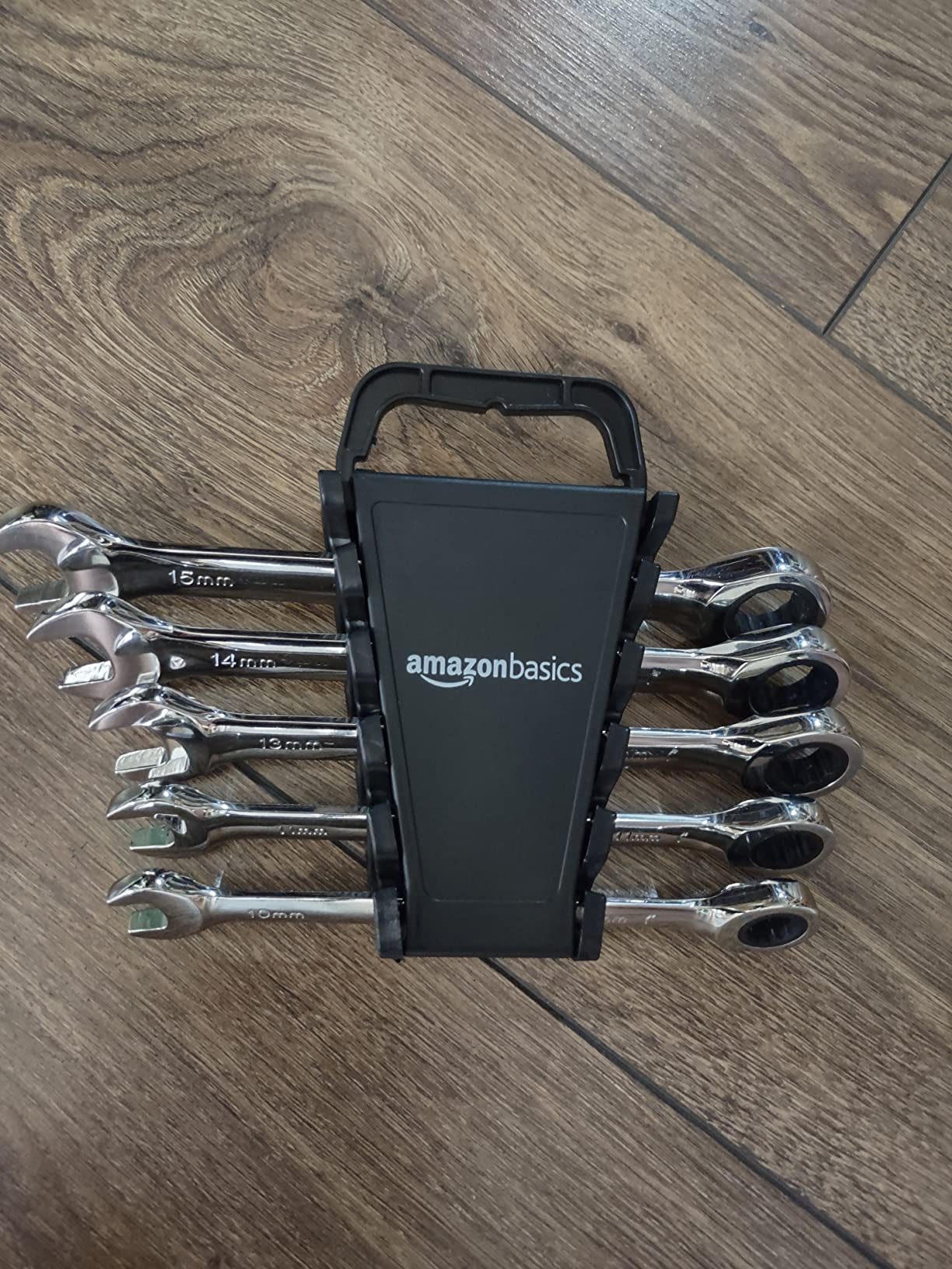Amazon Basics Metric Ratcheting Combination Wrench Set, 7-Piece, Chrome Vanadium Steel, 72-Tooth, 8mm, 10mm, 12mm, 13mm, 14mm, 15mm, 17mm customer photo 2