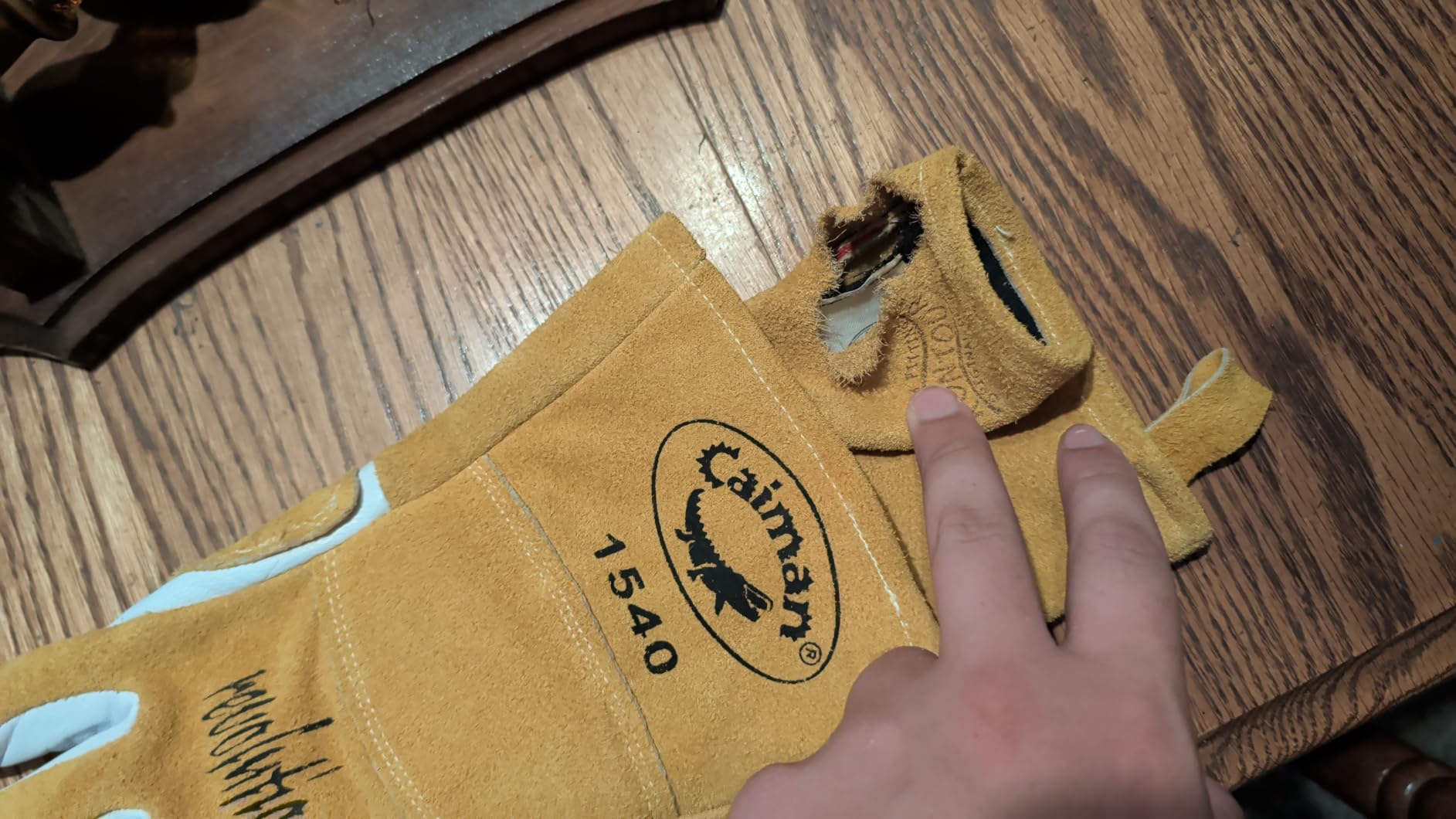 Caiman Premium Goat Grain TIG/Multi-Task Welding Gloves, Split Cowhide Back, 4-Inch Extended Cuff, White/Gold, Large (1540-5) customer photo 1