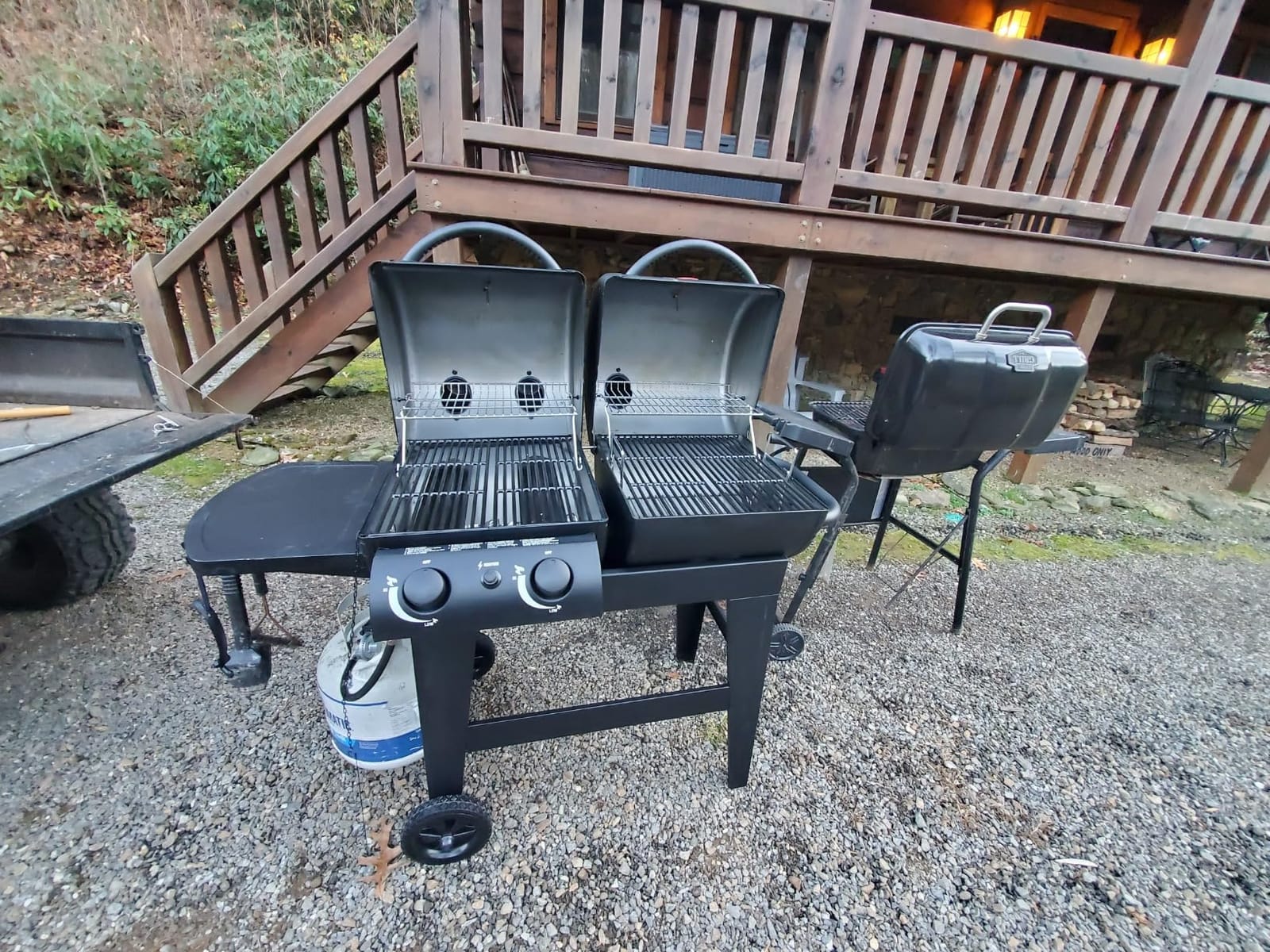 Char-Griller® Dual-Function 2-Burner 24,000 BTU Propane Gas and Charcoal Combination Grill and Smoker with 870 Cooking Square Inches in Black, Model E5030 customer photo 2