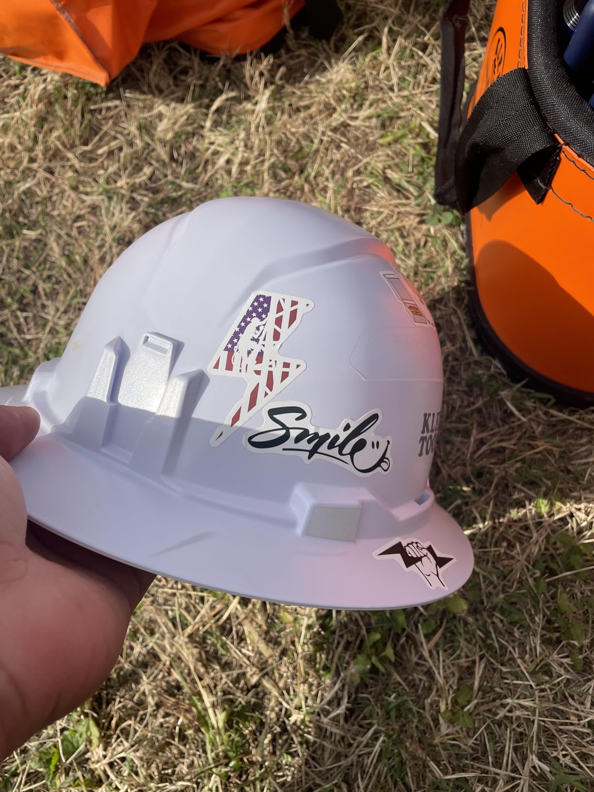 Klein Tools Hard Hat, Non-Vented Full Brim Style, Padded, Self-Wicking Odor-Resistant Sweatband, Tested up to 20kV customer photo 1